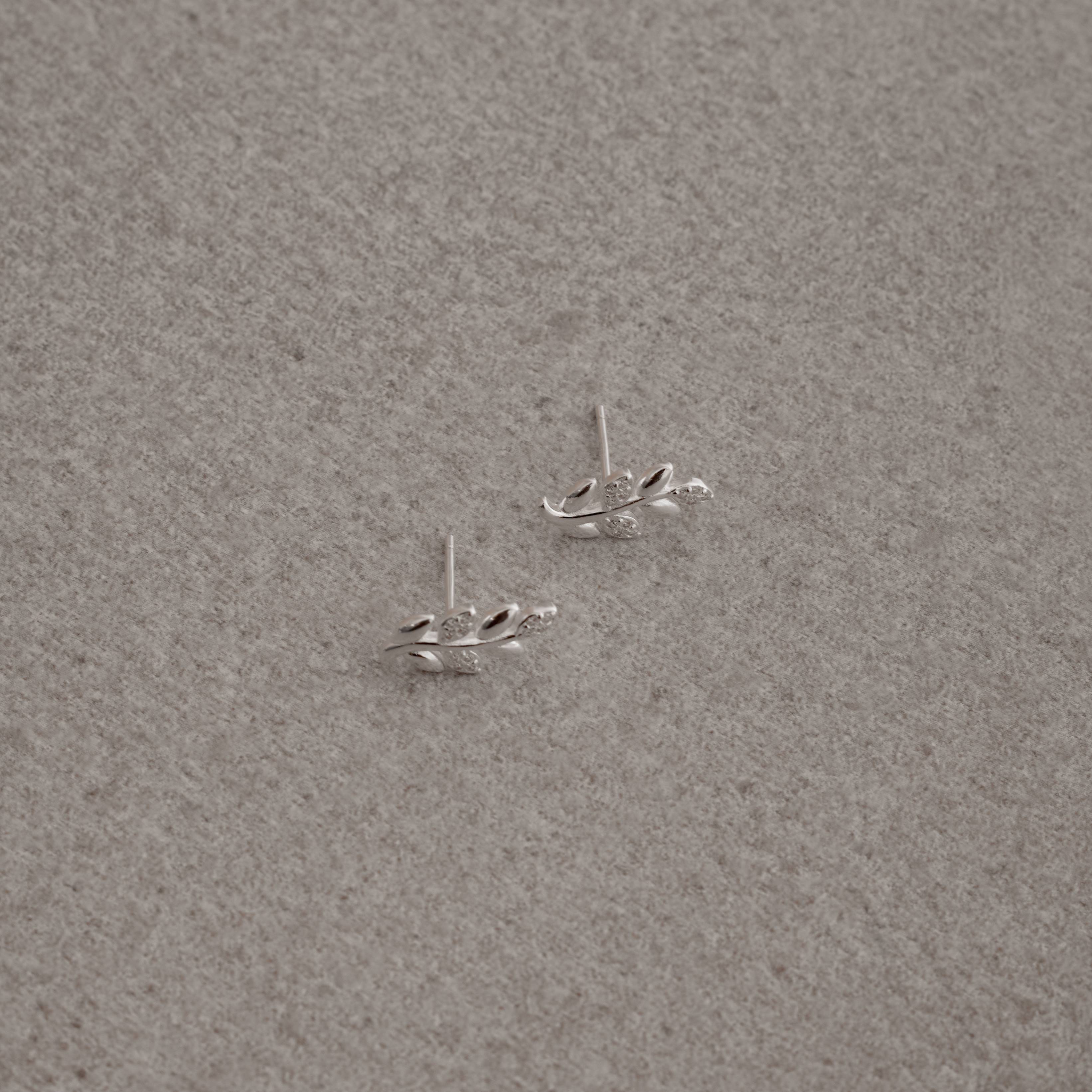 Imagem Secundária Brinco hera com cravejado 15mm