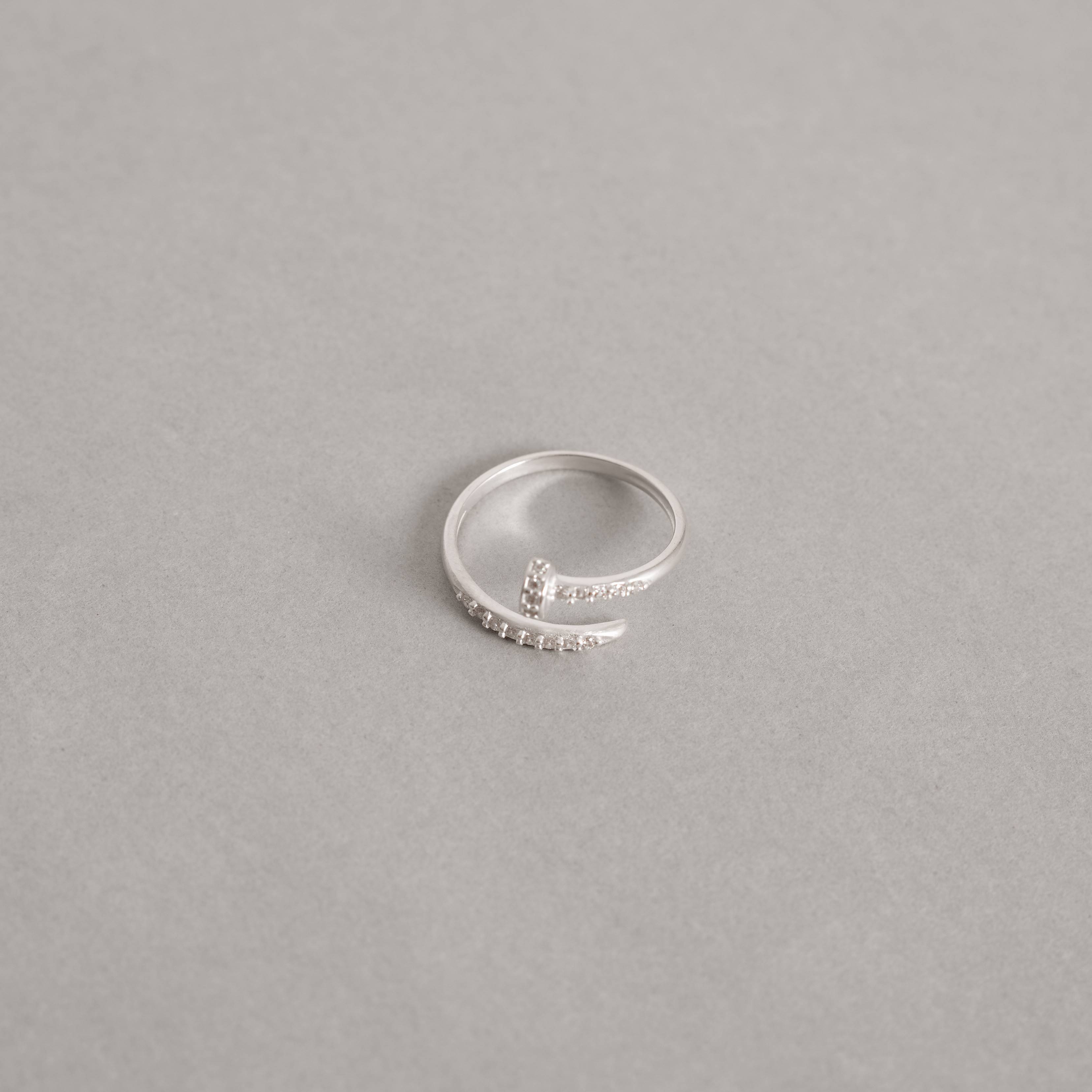 Imagem Anel prego cravejado regulável G