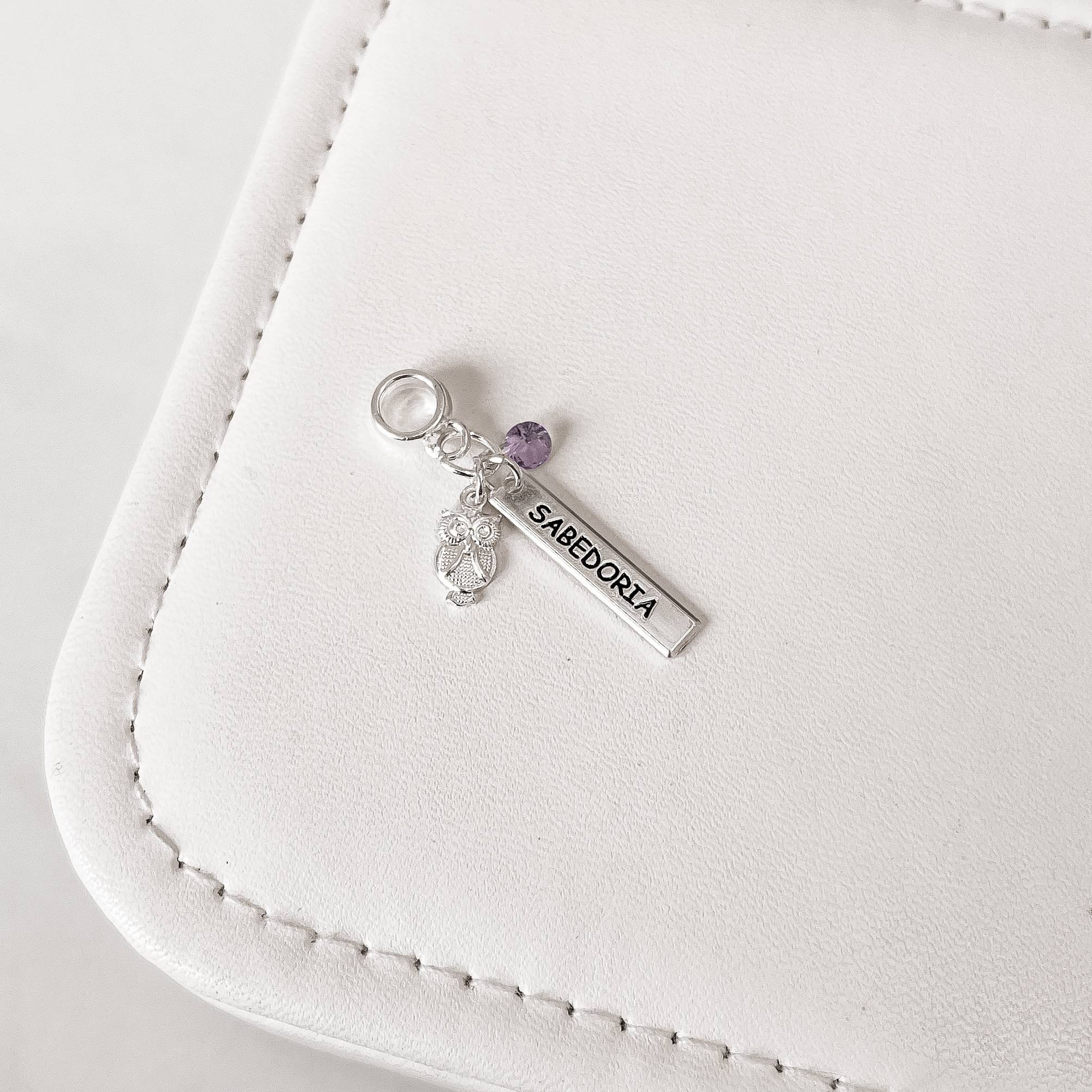 Imagem Secundária Berloque pingente patuá placa sabedoria resina