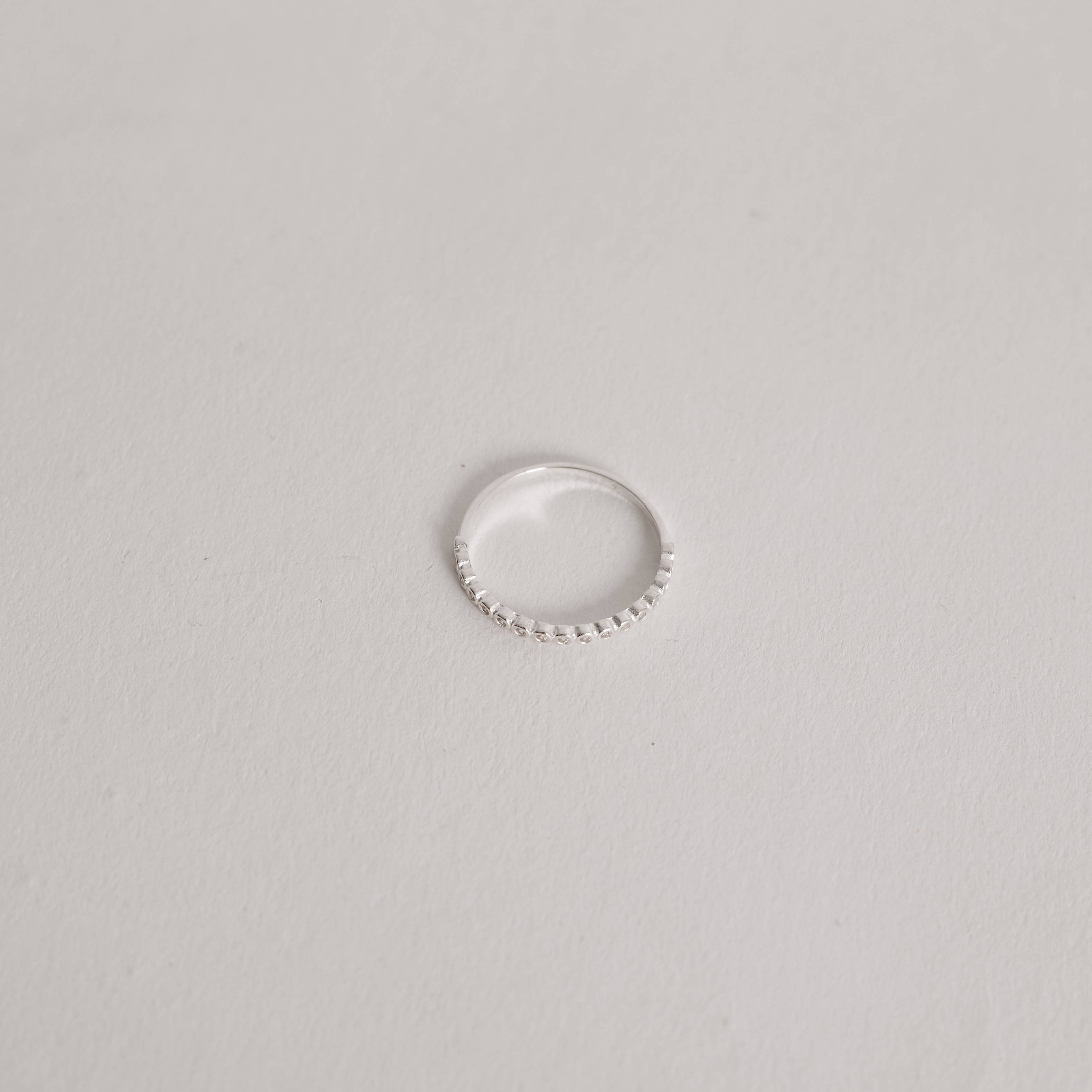 Imagem Secundária Anel meia aliança bolinhas 1.7mm