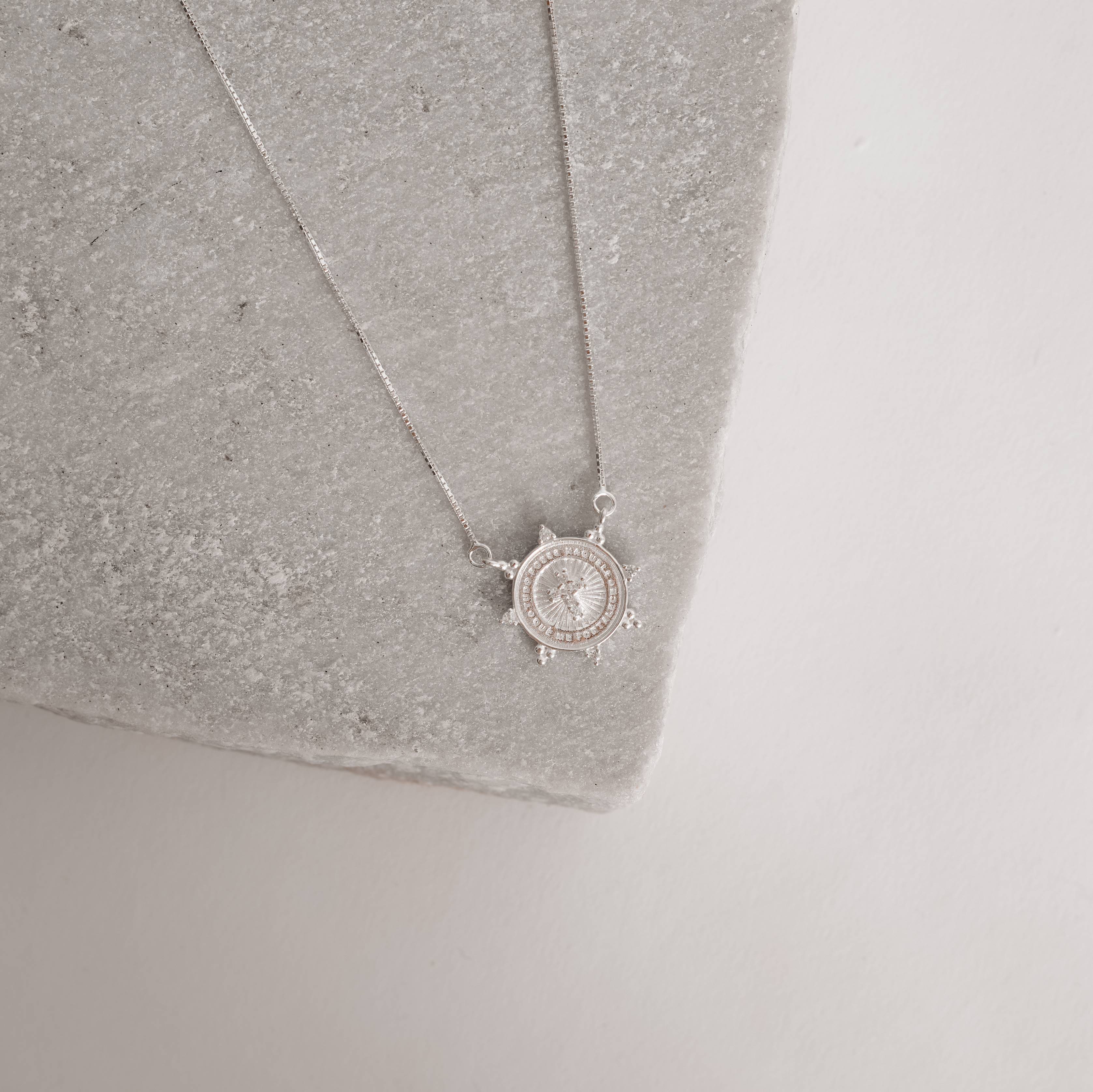 Imagem Secundária Colar entremeio medalha cruz cravejada Filipenses 4:13 18mm v15 45cm