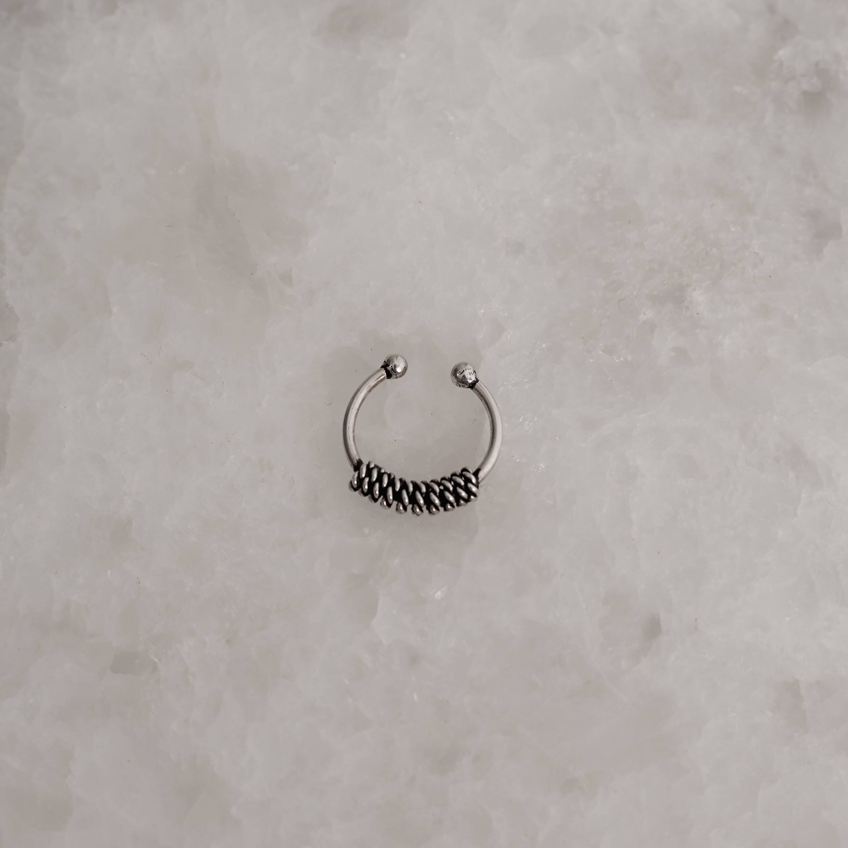 Imagem Secundária Piercing fake argola com detalhe envelhecido