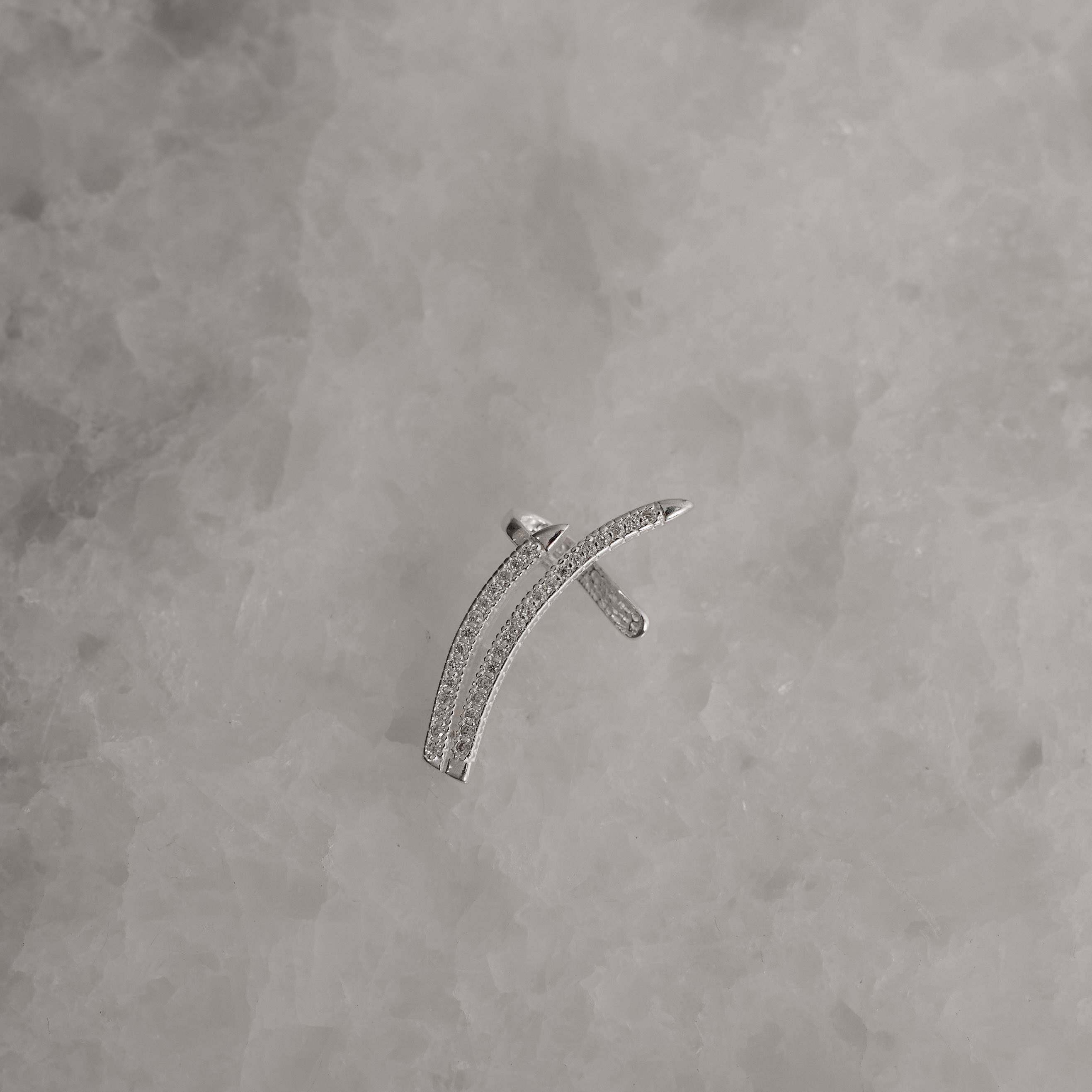 Imagem Secundária Piercing fake 2 curvas cravejadas orelha esquerda