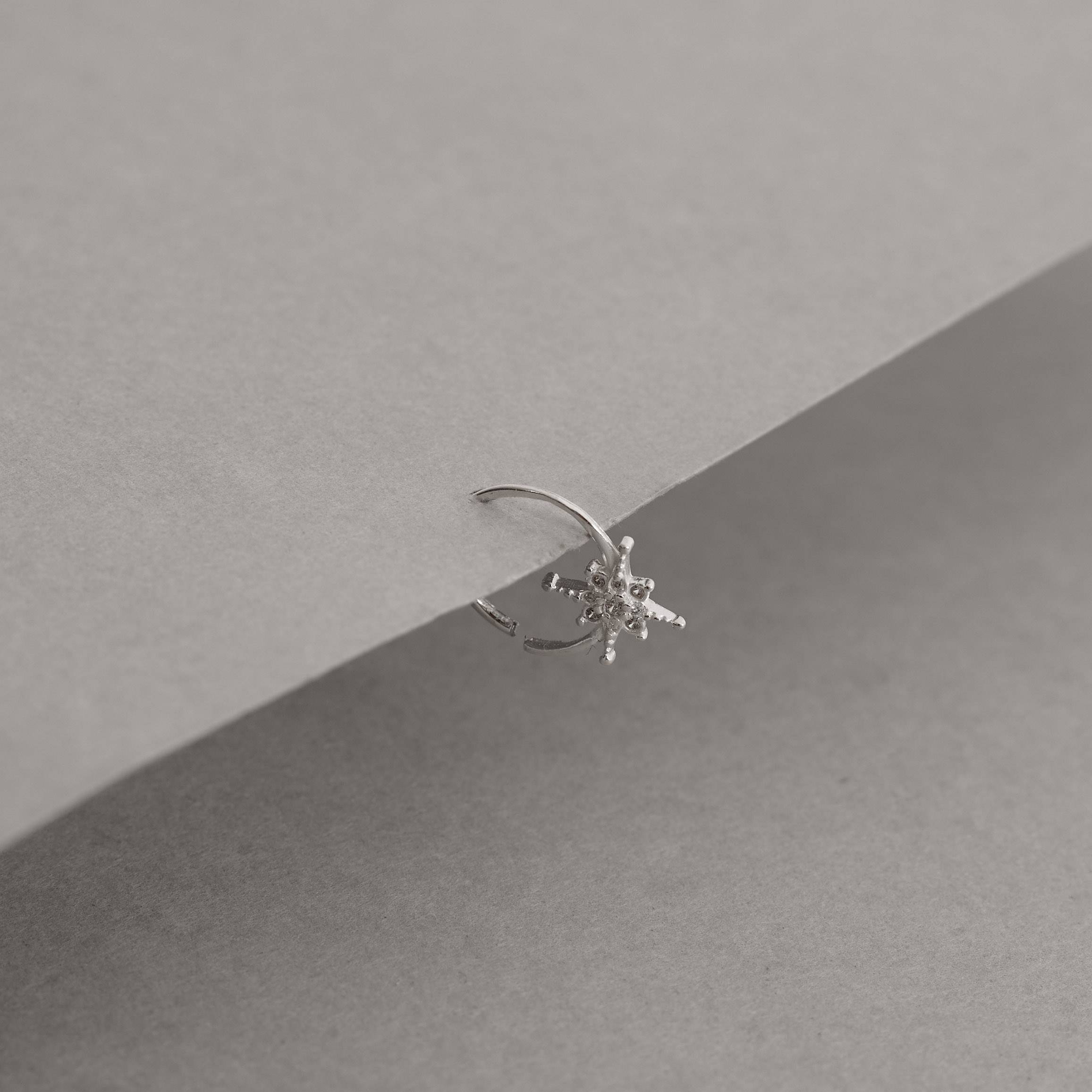 Imagem Secundária Piercing argola com detalhe estrela 8 pontas cravejada 11mm