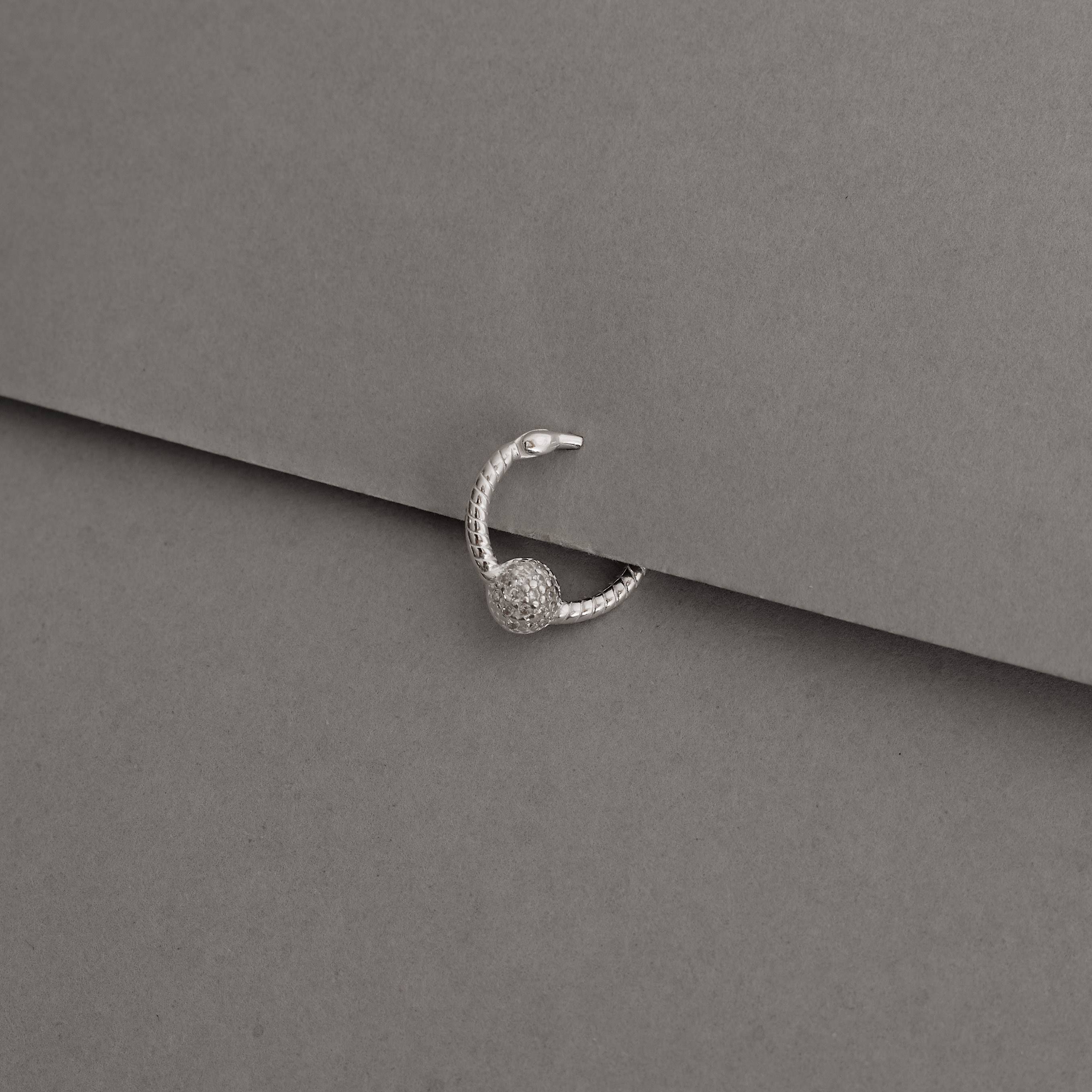 Imagem Secundária Piercing argola torcida trava com bola cravejada 13mm orelha direita