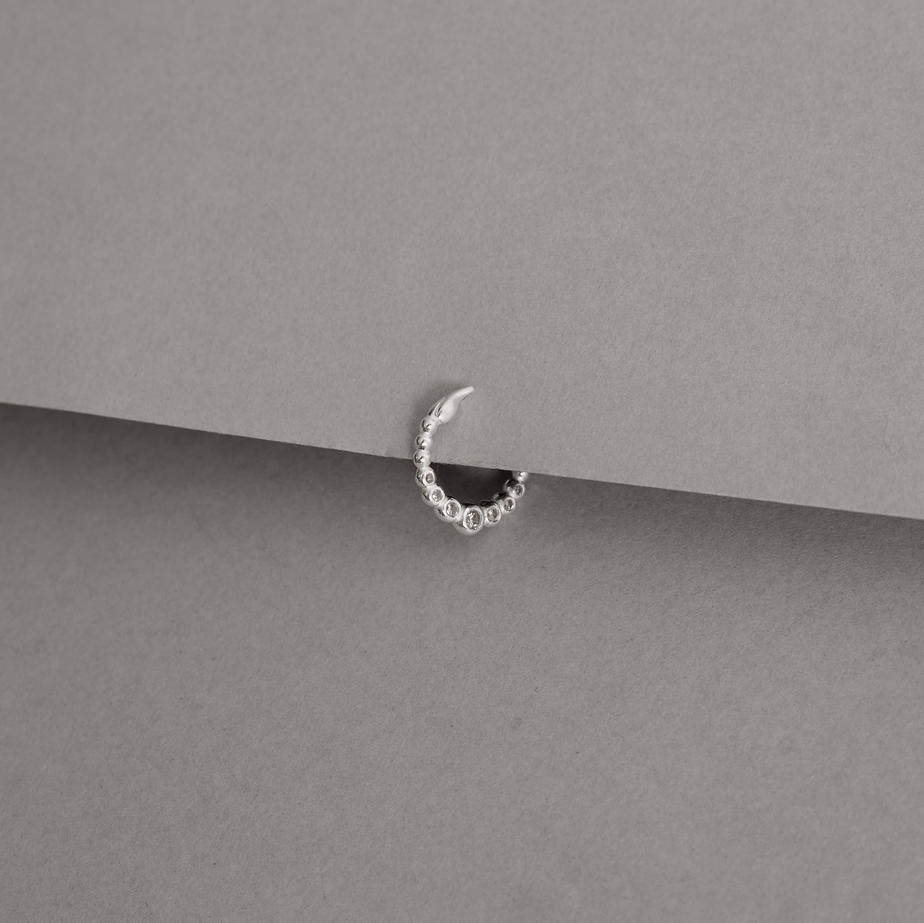 Imagem Secundária Piercing argola 12mm trava cravejada orelha direita