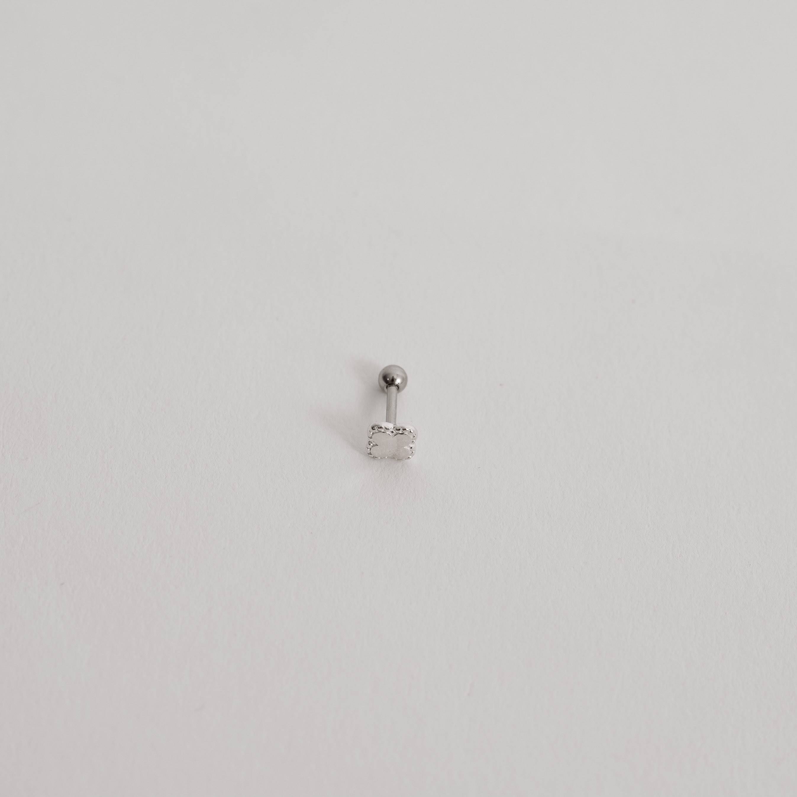 Imagem Secundária Piercing haste trevo detalhe bolinhas 6mm