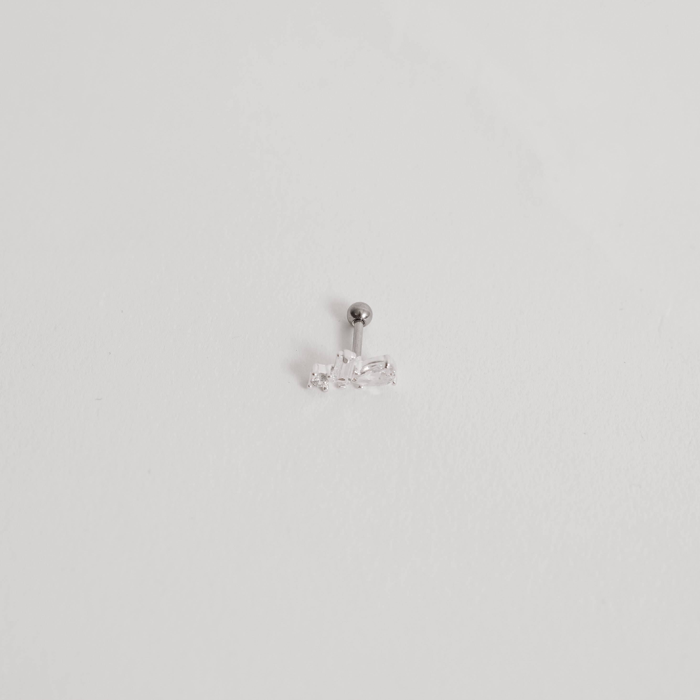 Imagem Secundária Piercing haste zircônias redonda, retangular e gota 10mm orelha direita