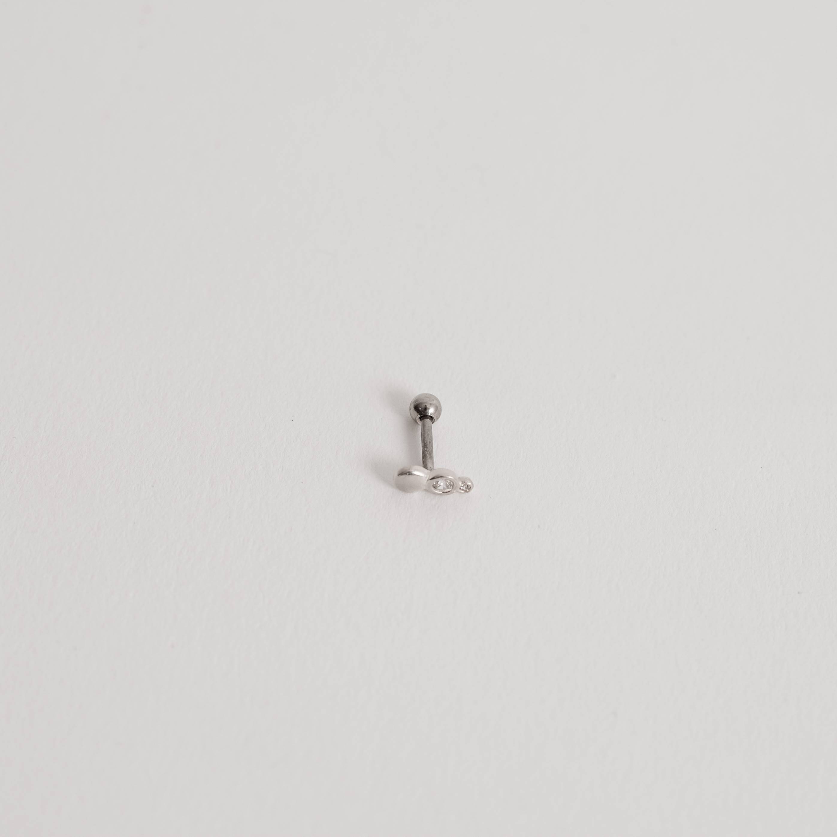 Imagem Secundária Piercing haste círculos com zircônias 7mm orelha direita