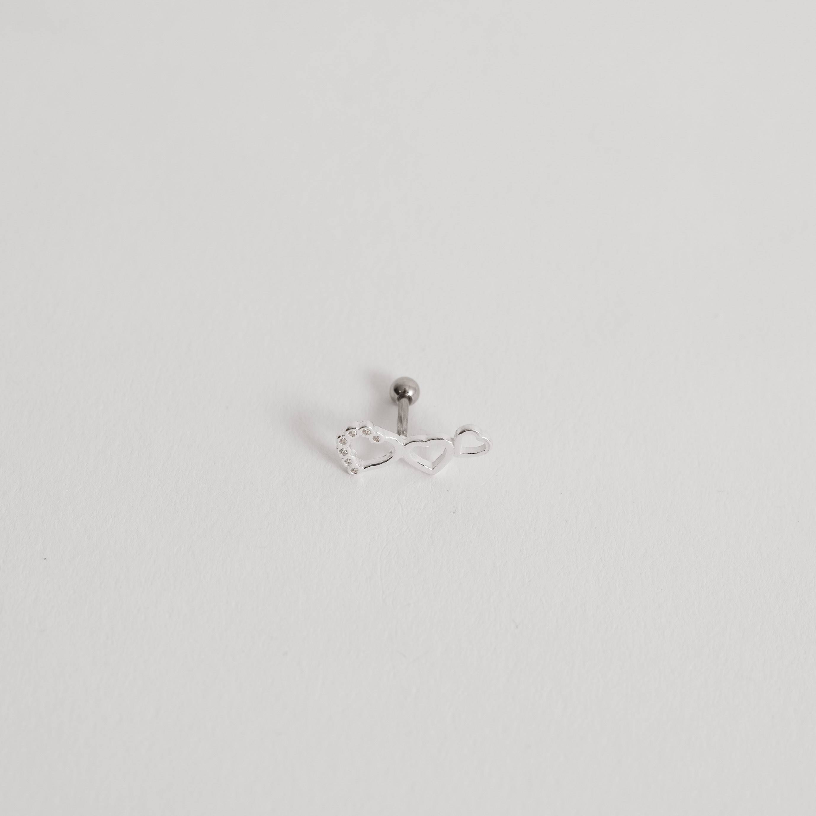 Imagem Secundária Piercing haste 3 corações vazados detalhe cravejado esquerdo 15mm