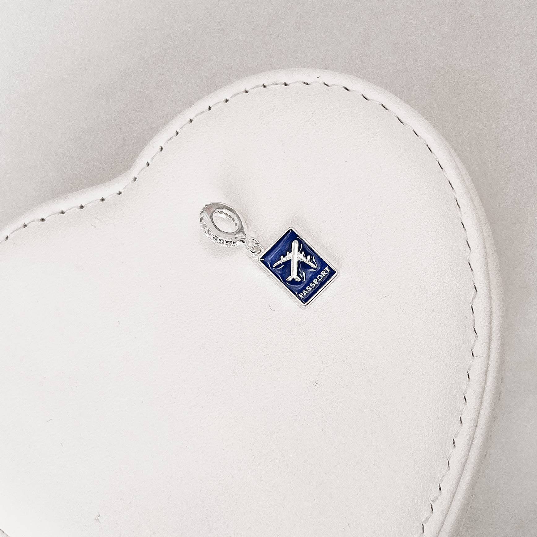 Imagem Secundária Berloque pingente passaporte resina 11mm elo cravejado