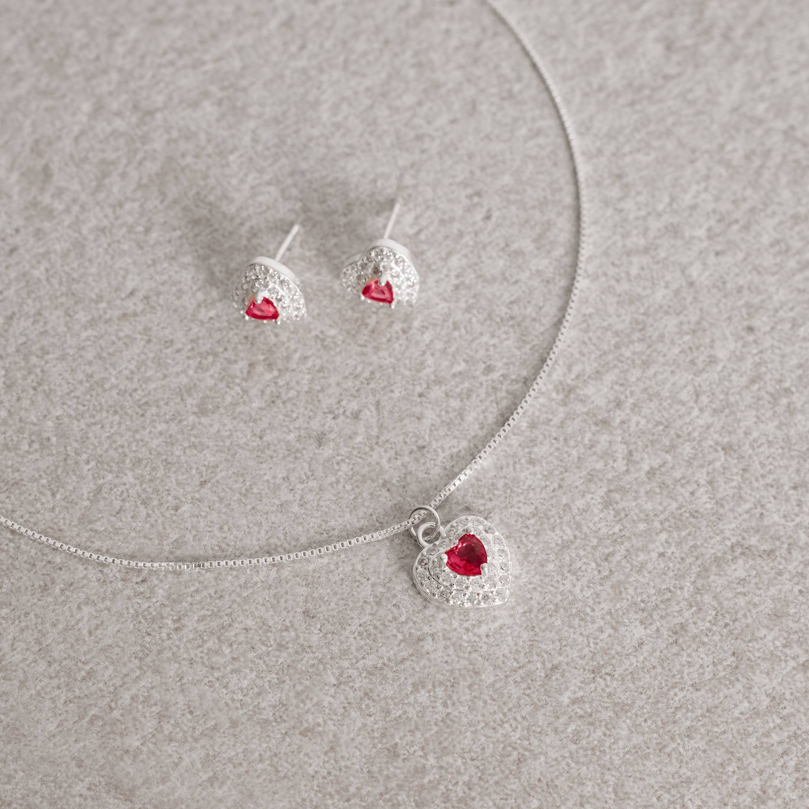 Imagem Conjunto brinco e colar zircônia coração cereja com duplo cravejado 10mm 45cm