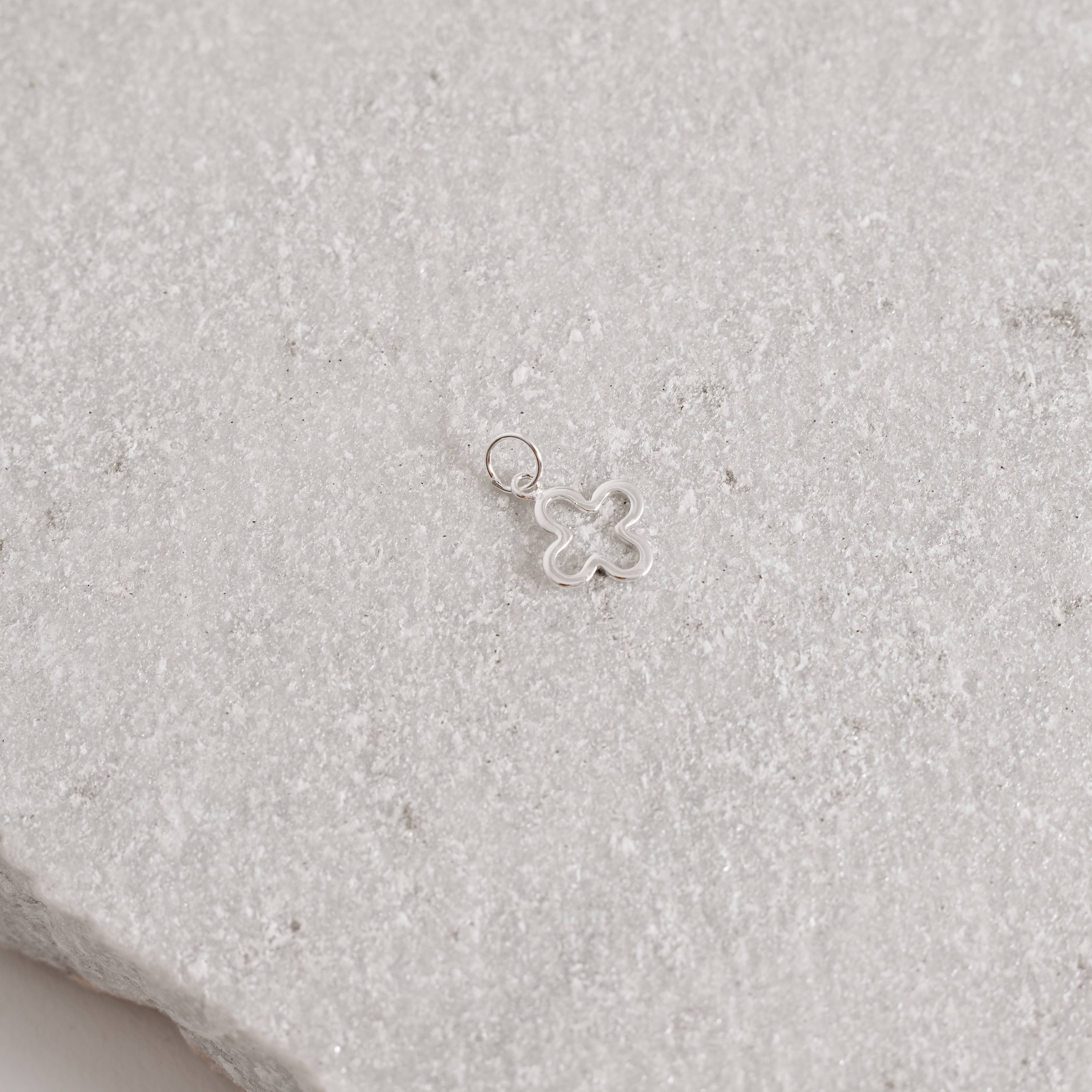 Imagem Pingente trevo vazado 11mm