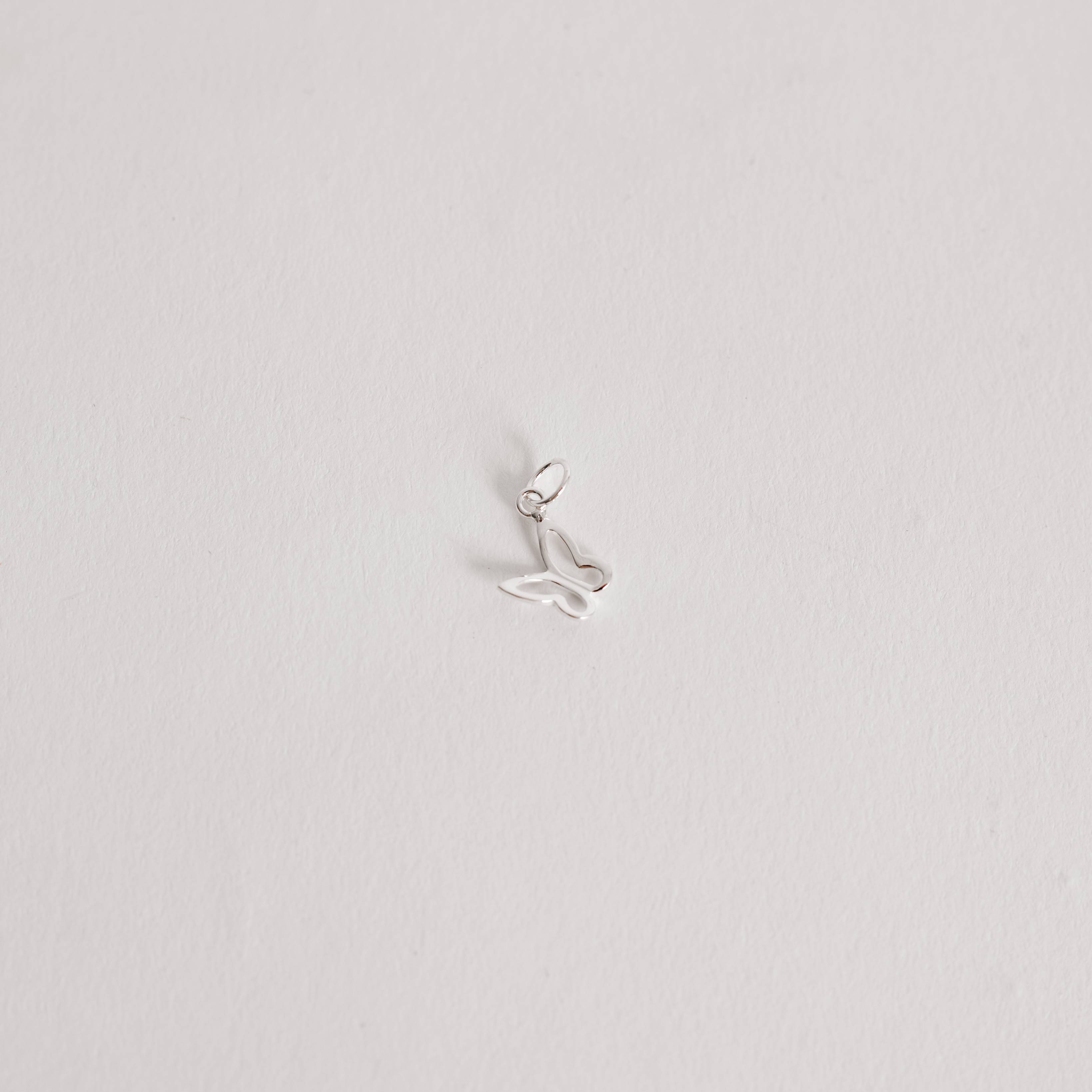 Imagem Pingente borboleta vazada de lado 8mm