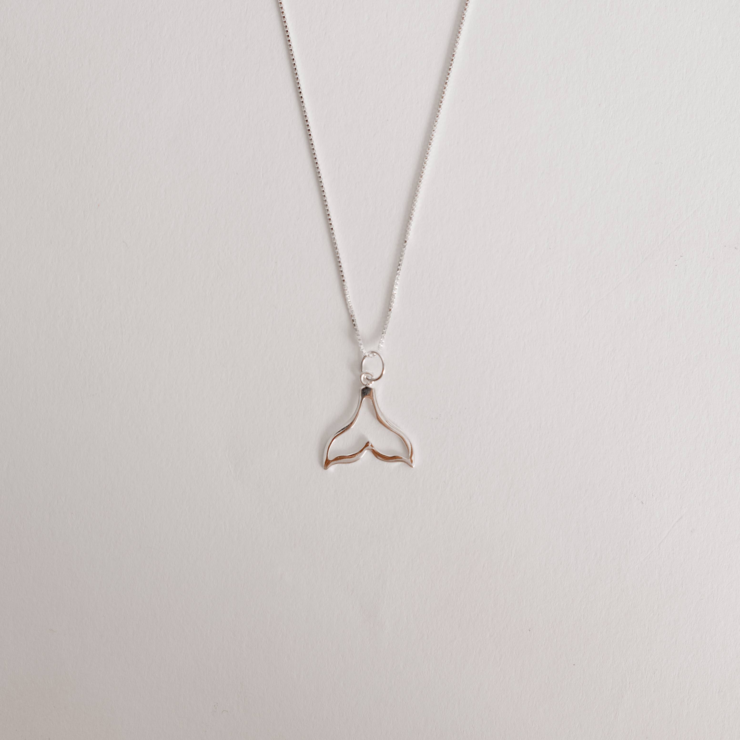 Imagem Secundária Colar pingente sereia vazada 15mm 45cm