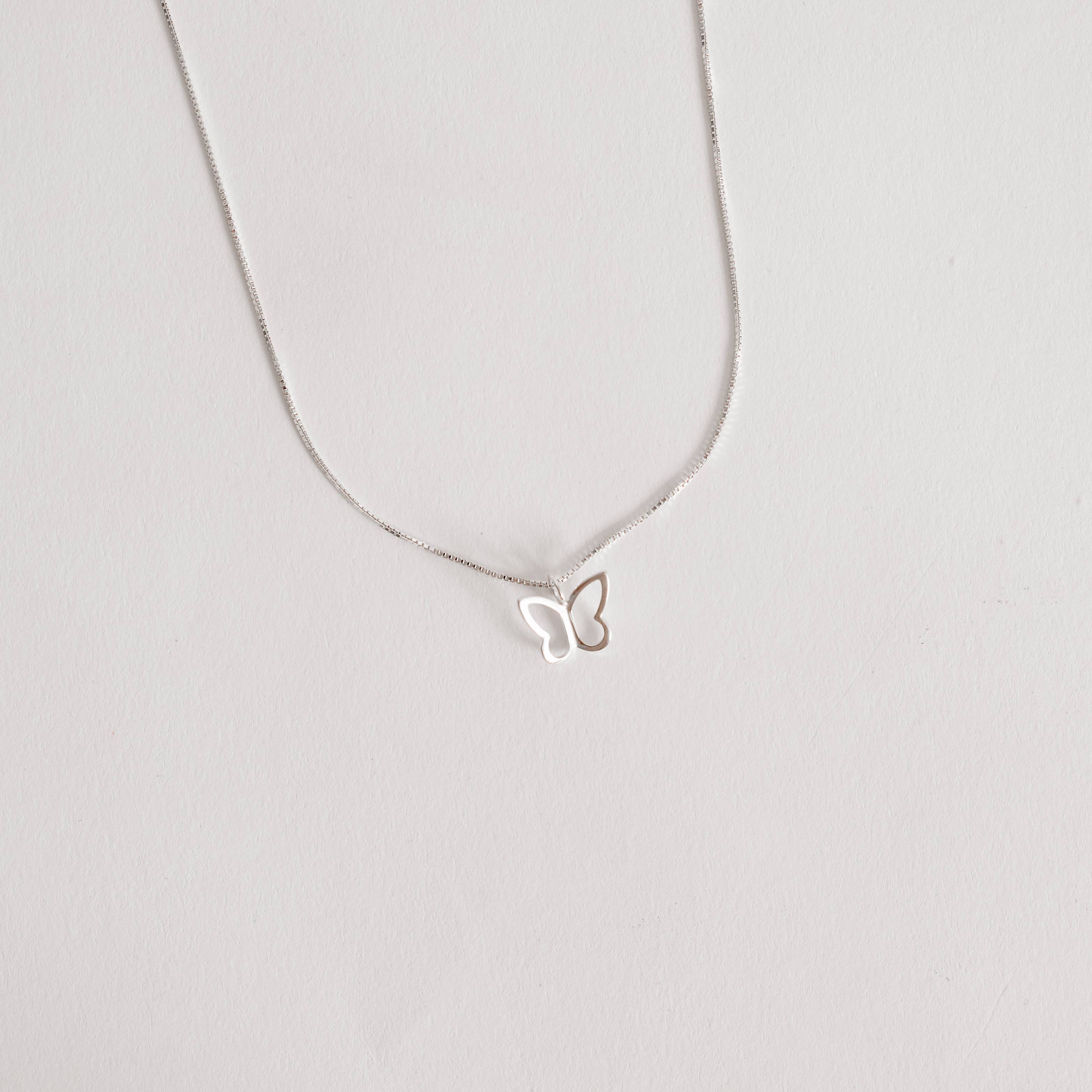 Imagem Secundária Colar pingente borboleta vazada 10mm 45cm