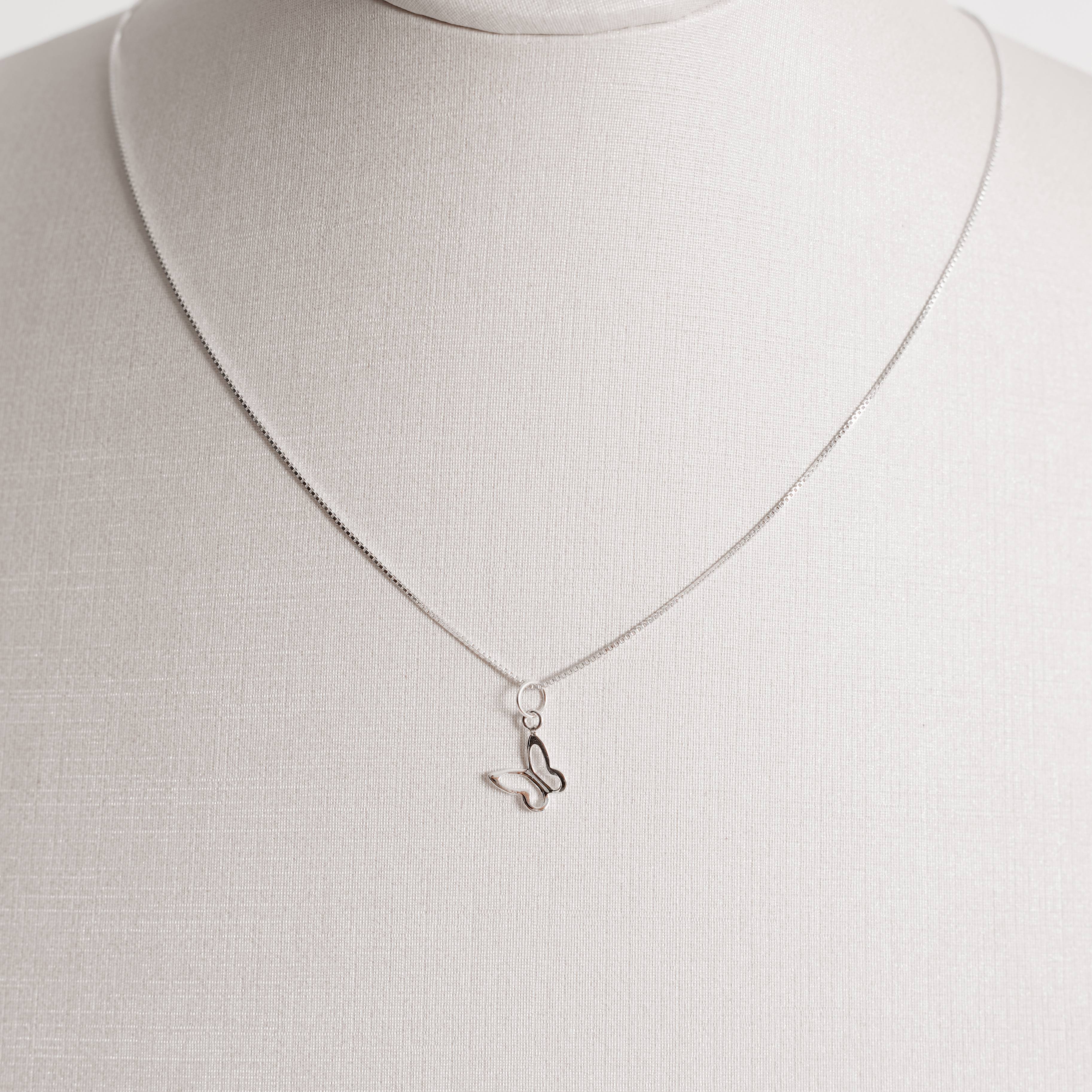 Imagem Colar pingente borboleta vazada de lado 8mm 40cm