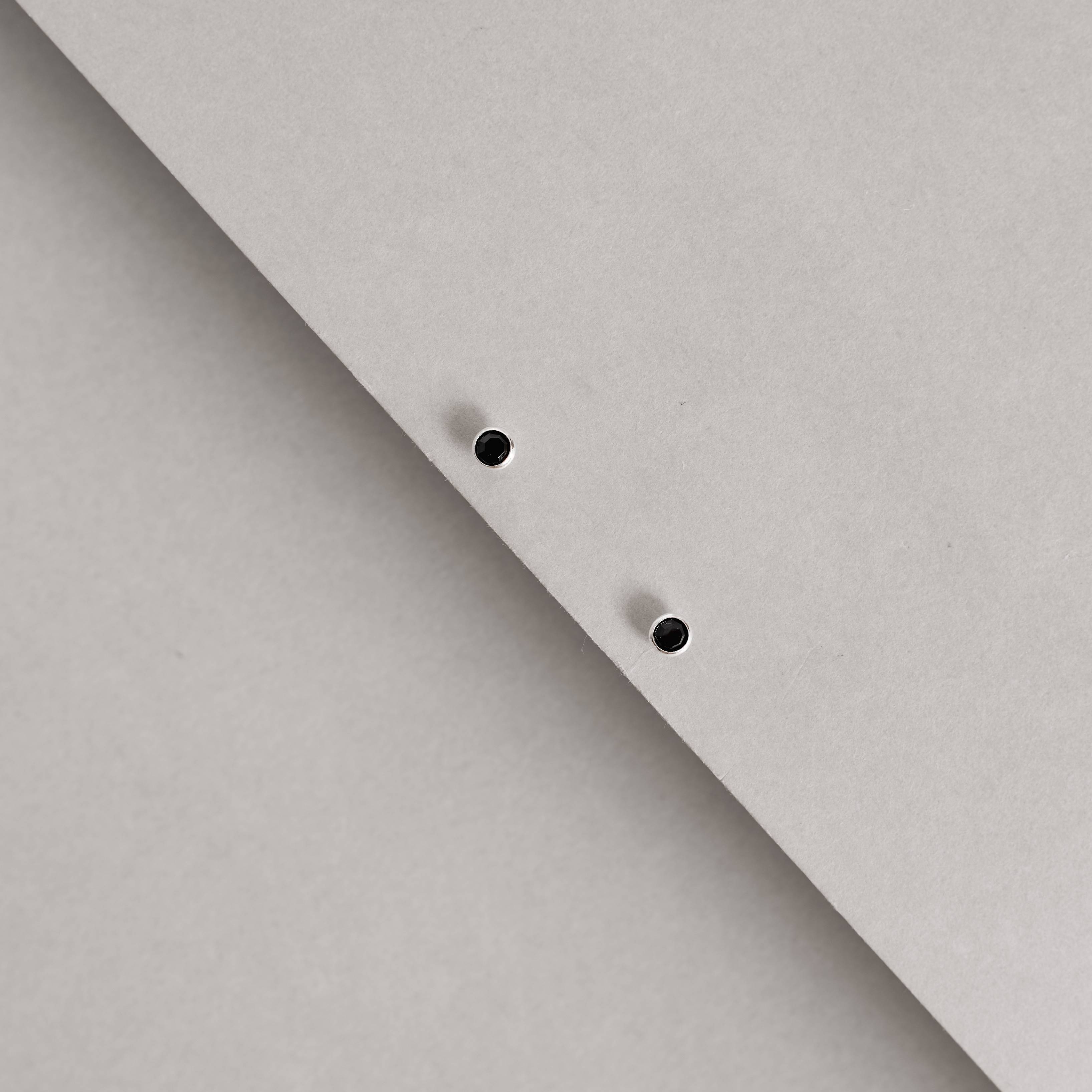 Brinco infantil zircônia 3mm ônix tarraxa baby - CI