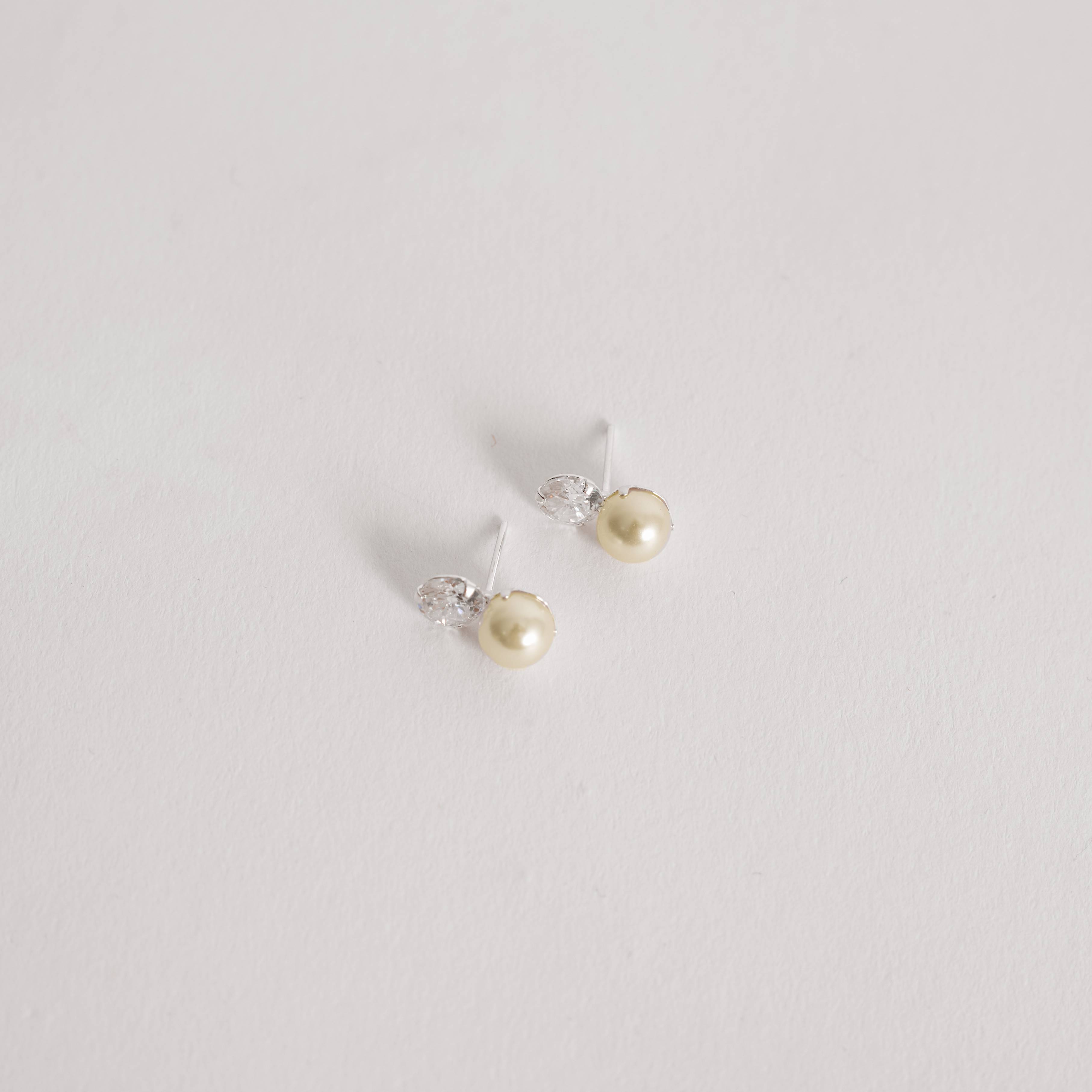 Imagem Secundária Brinco zircônia e pérola 13mm