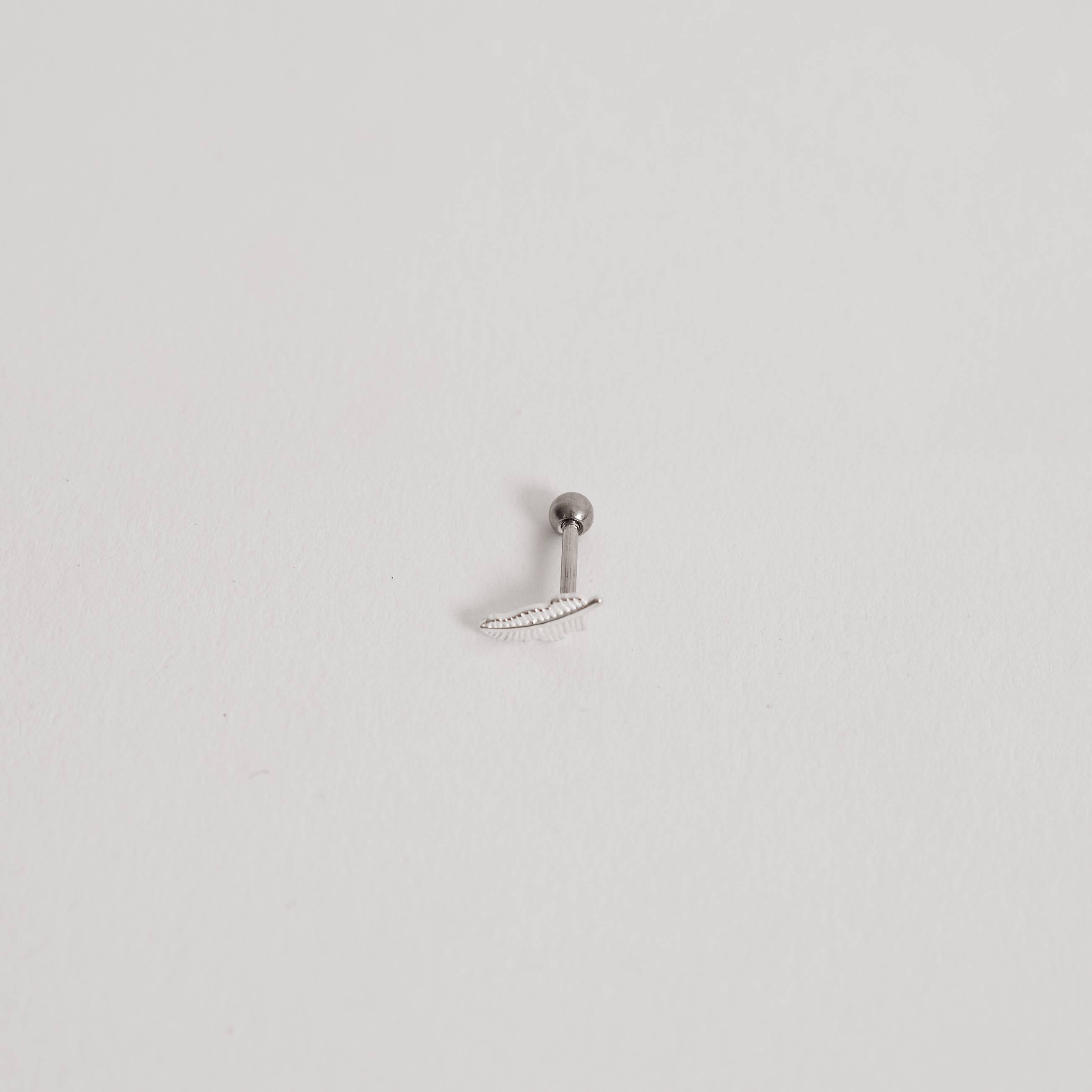 Imagem Secundária Piercing haste pena 8mm orelha esquerda