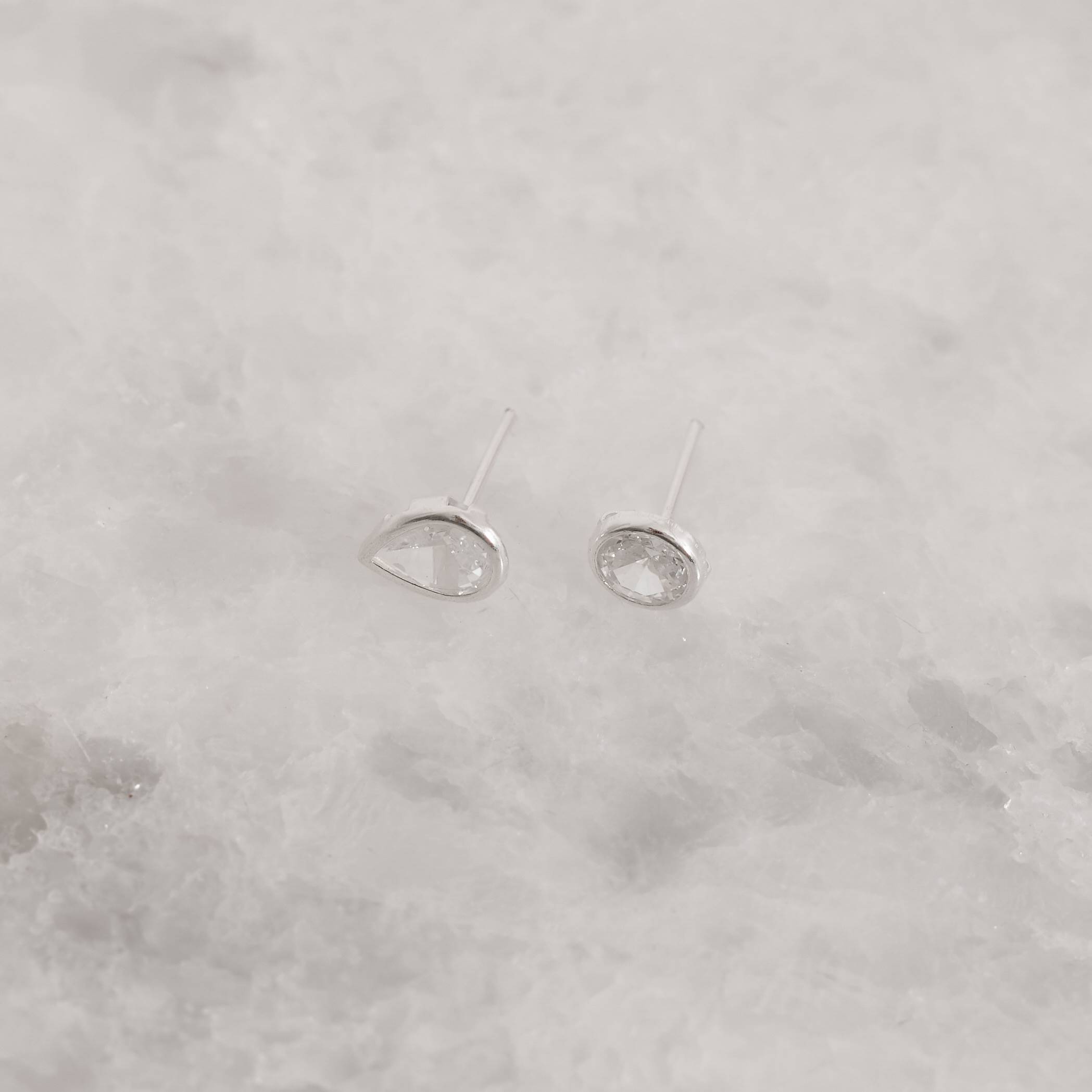 Imagem Secundária Dupla zircônias embutidas redonda 6mm e gota 8mm