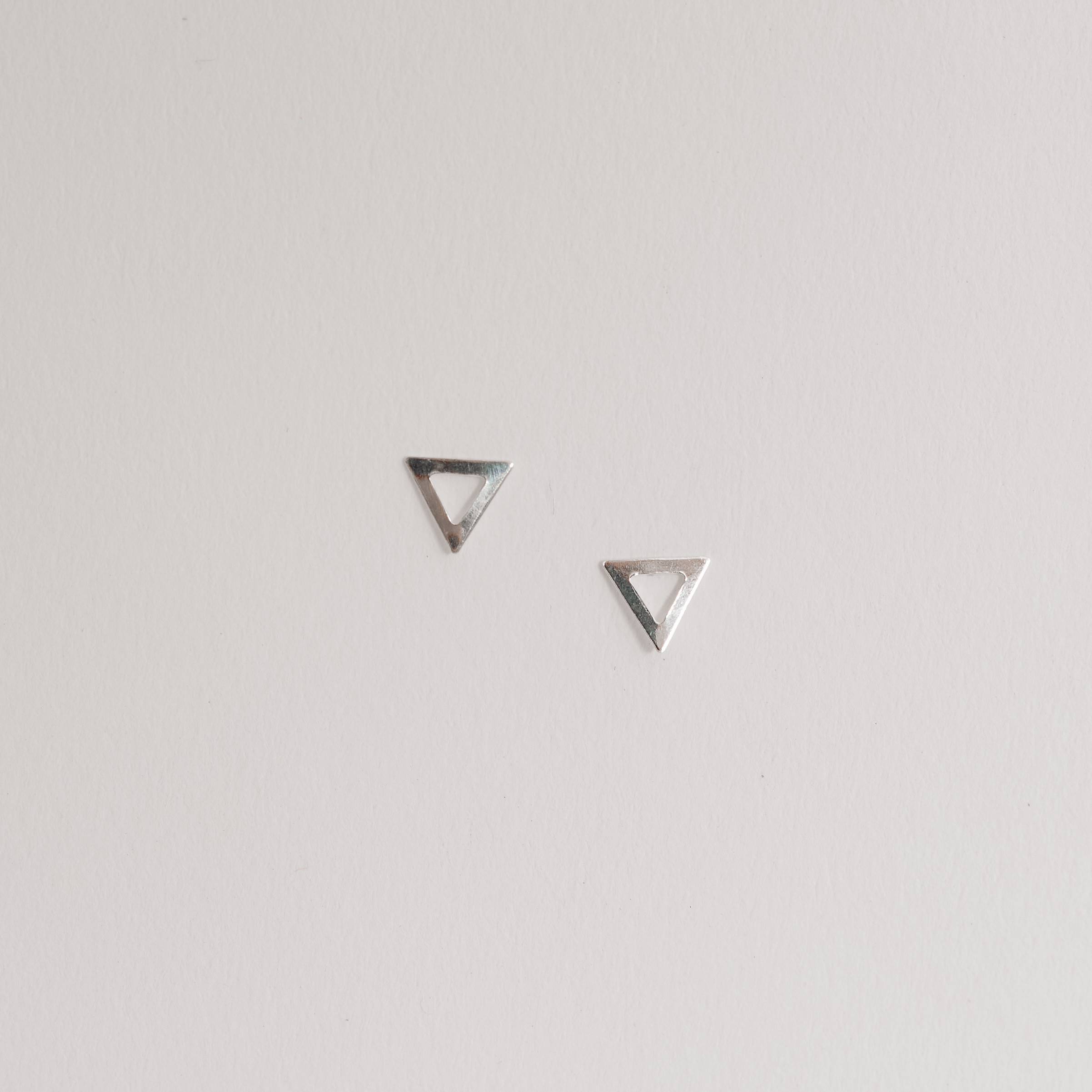 Imagem Secundária Brinco triângulo invertido vazado 6mm