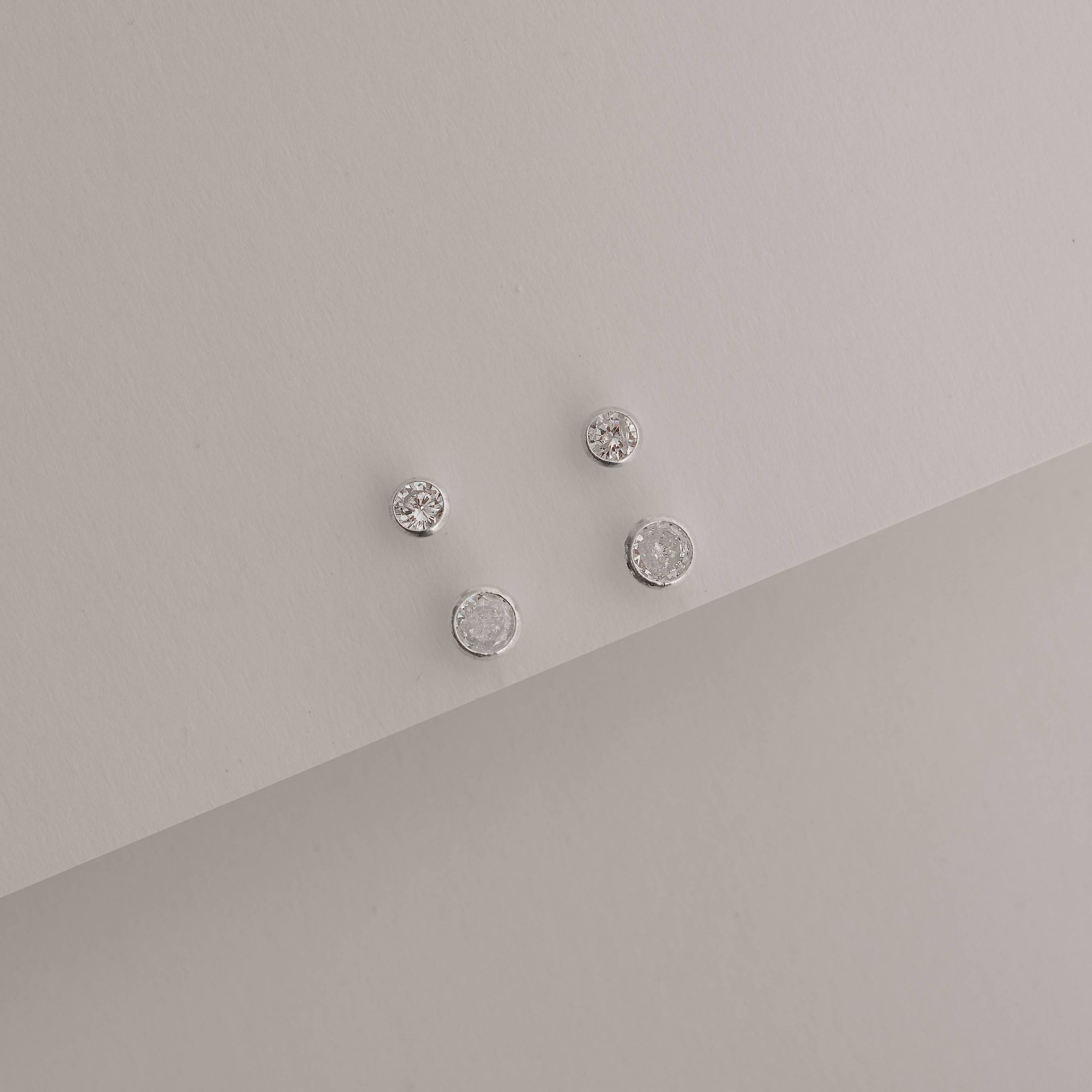 Imagem Secundária Dupla zircônias redonda cristal 4 e 5mm embutida