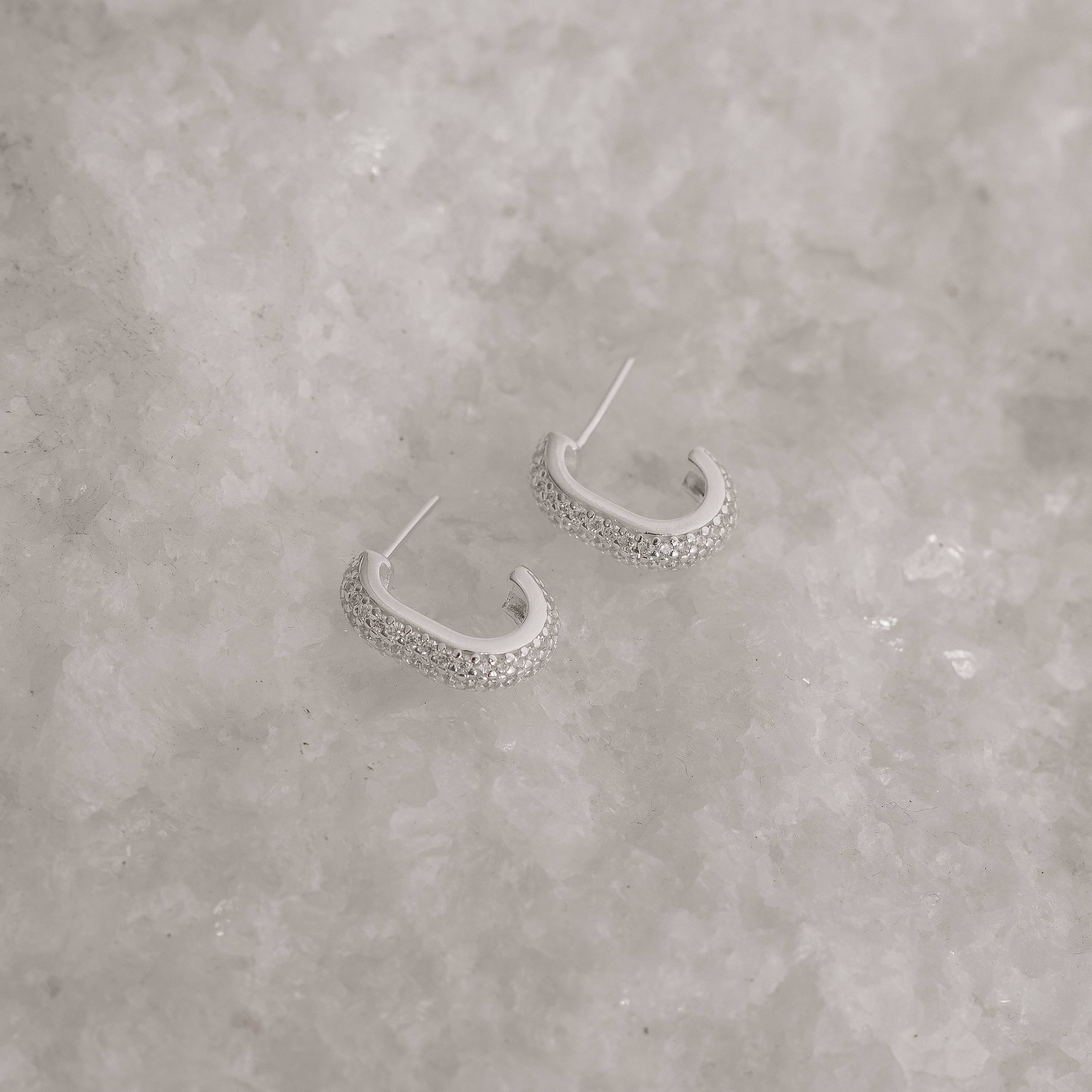 Imagem Secundária Argola oval triplo cravejado 16mm tarraxa