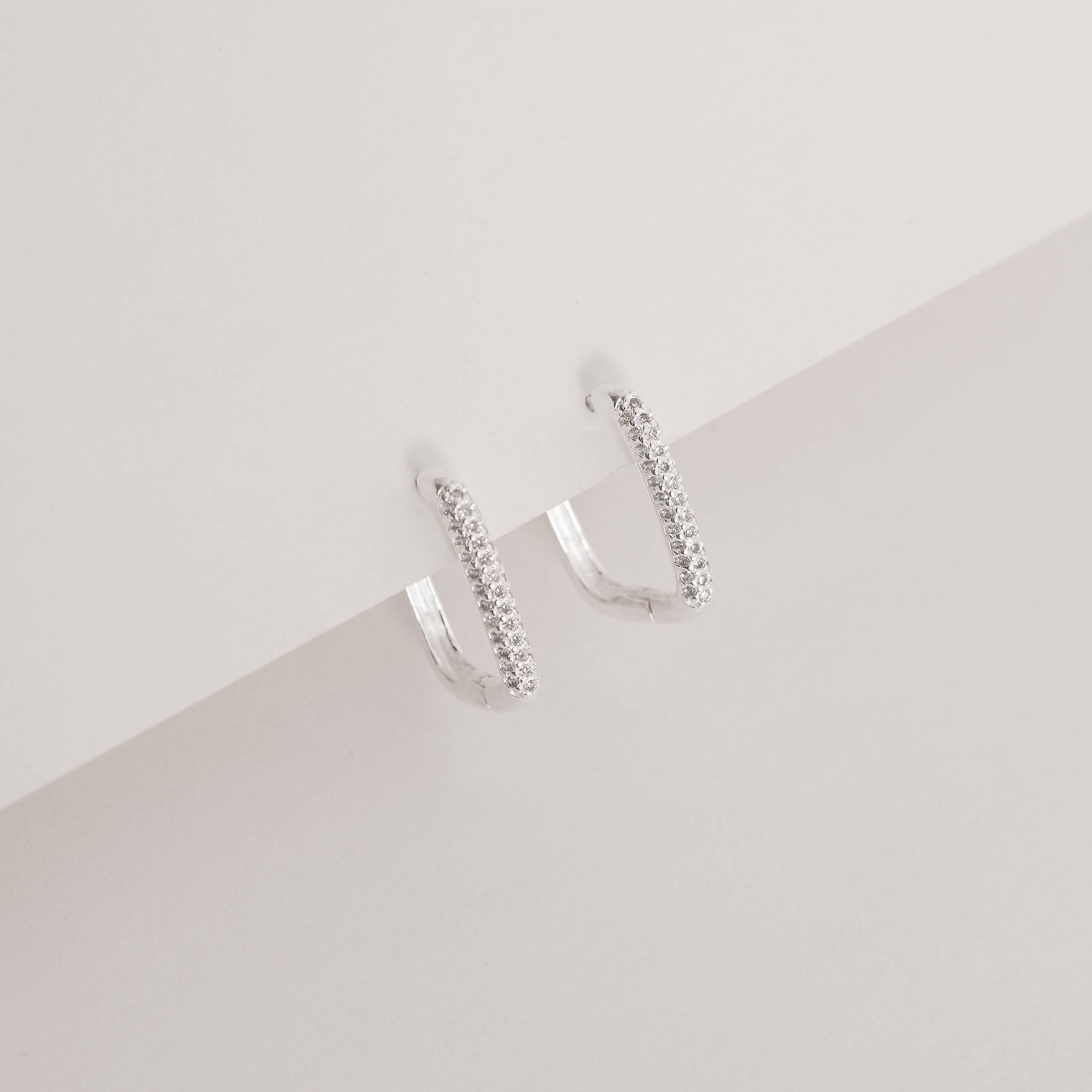 Imagem Argola click retangular cravejada 18mm