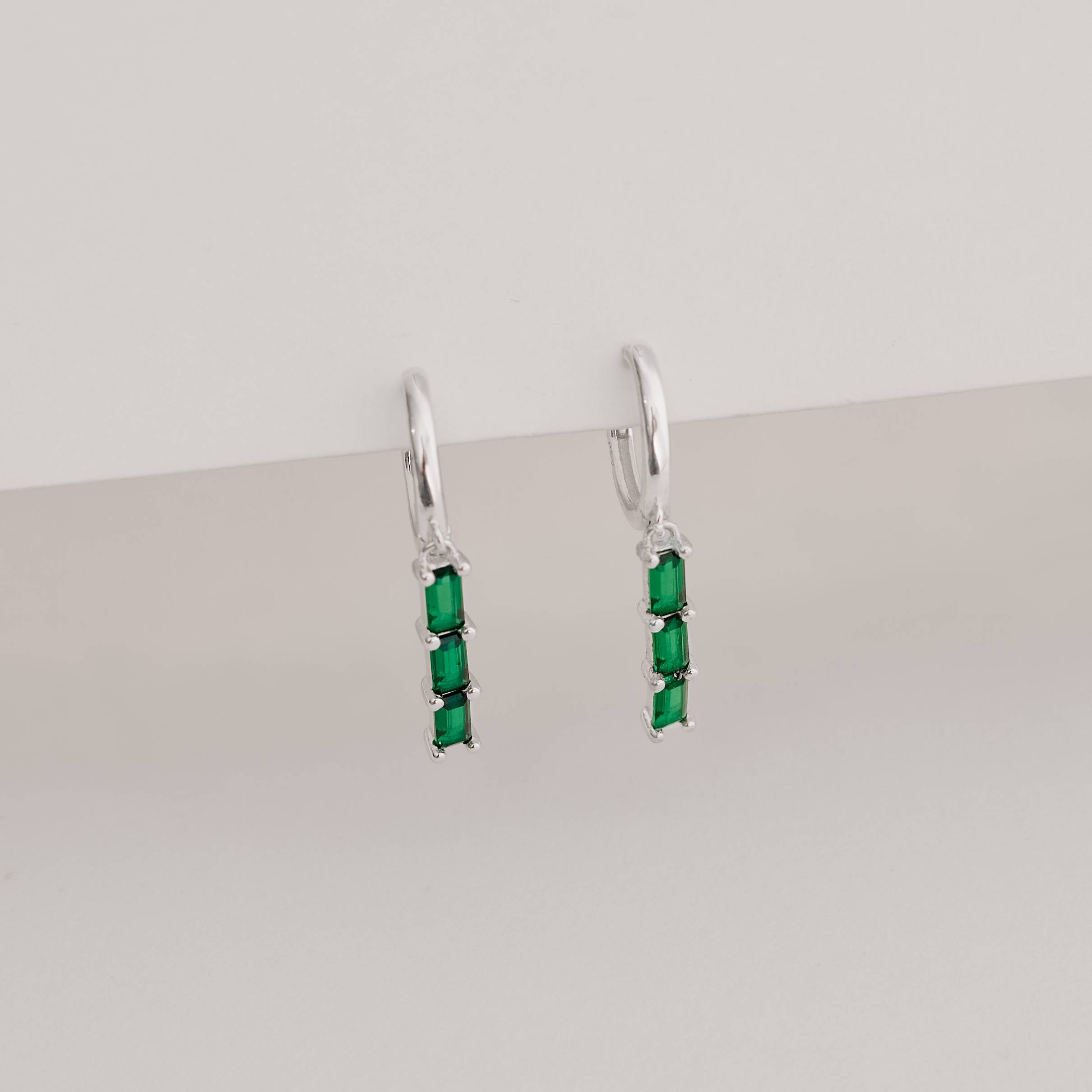 Imagem Argola click 12mm pingente zircônias retangulares esmeralda