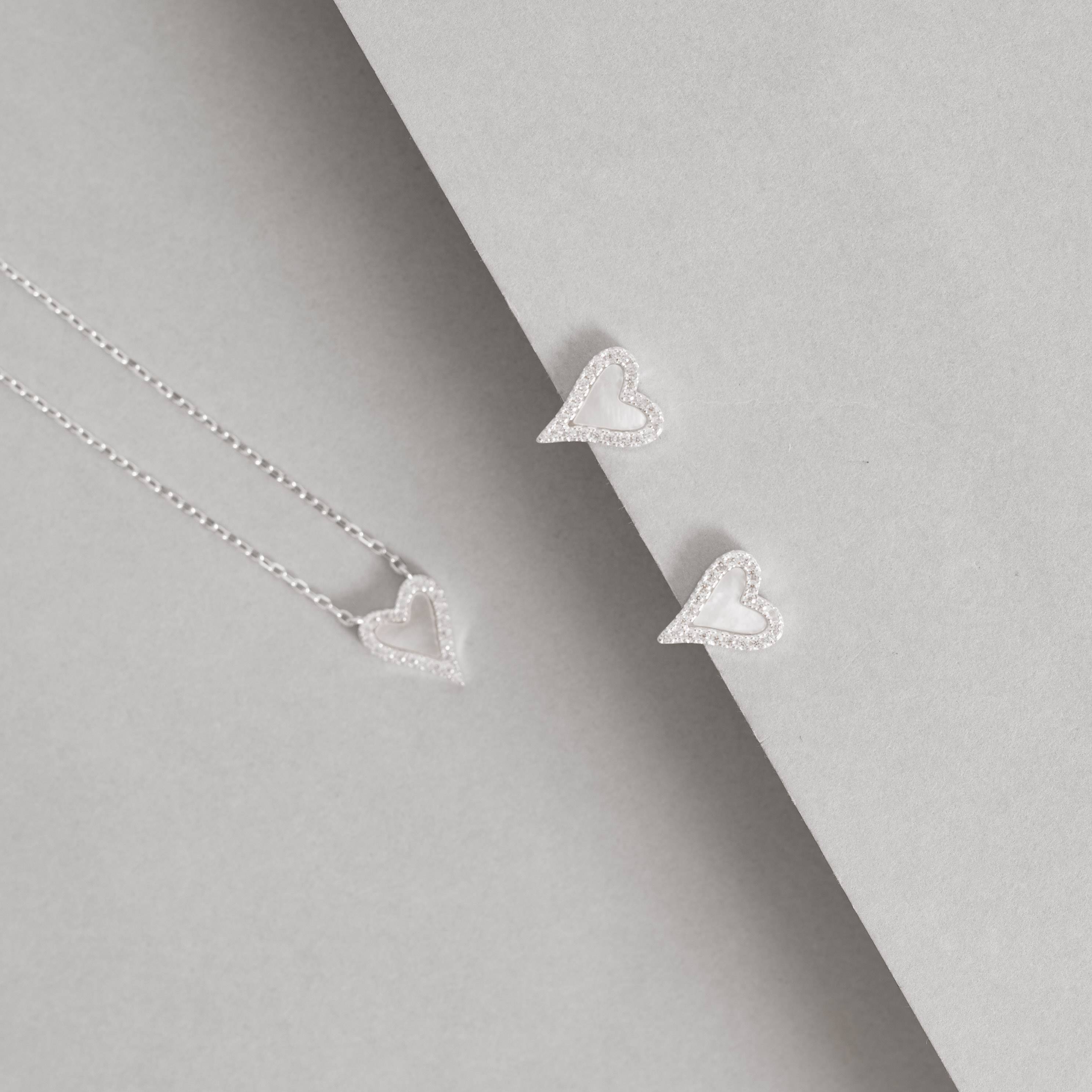 Imagem Conjunto brinco e colar coração madrepérola com cravejado 11mm corrente cadeado 45+5cm