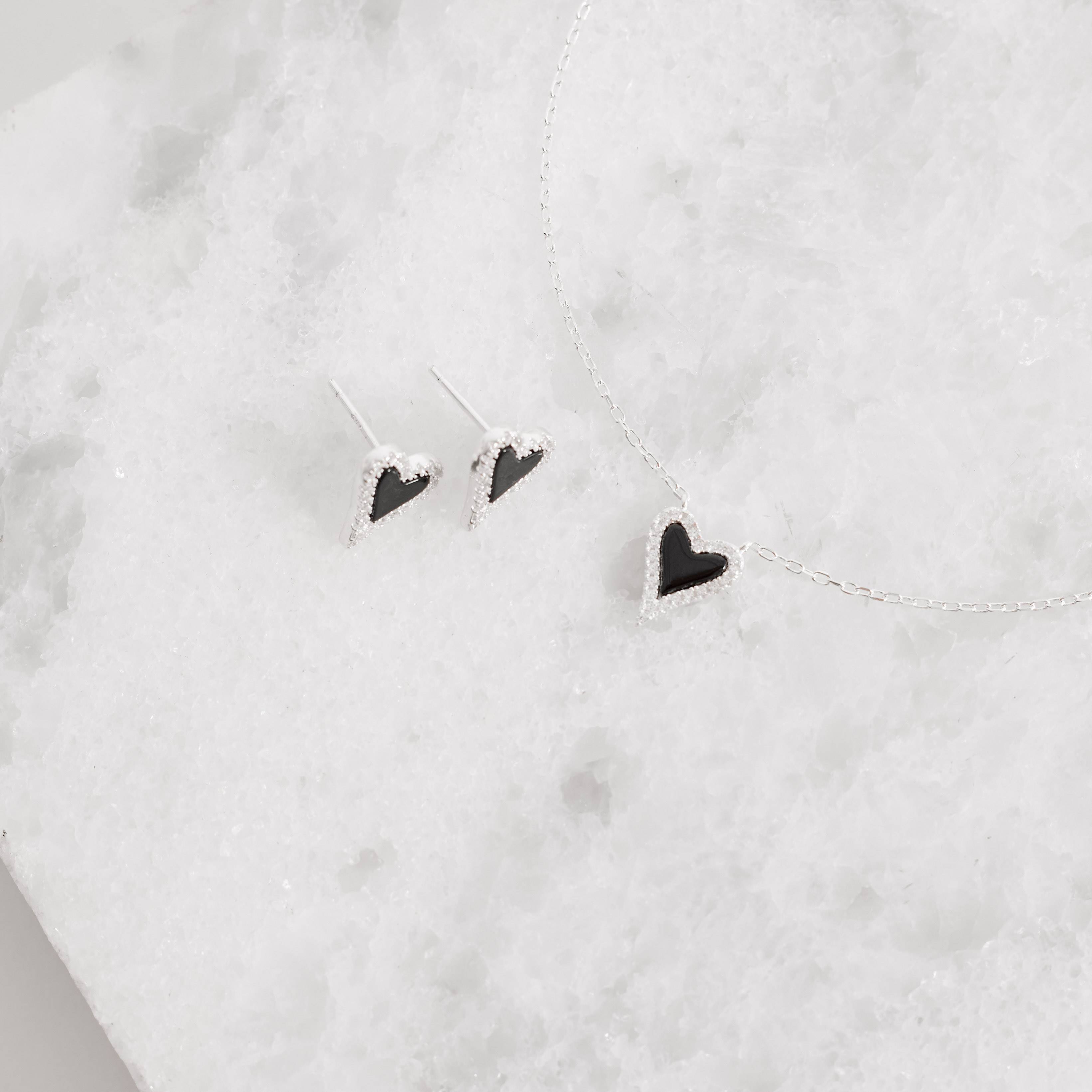 Imagem Conjunto brinco e colar coração pedra ônix com cravejado 11mm corrente cadeado 45+5cm