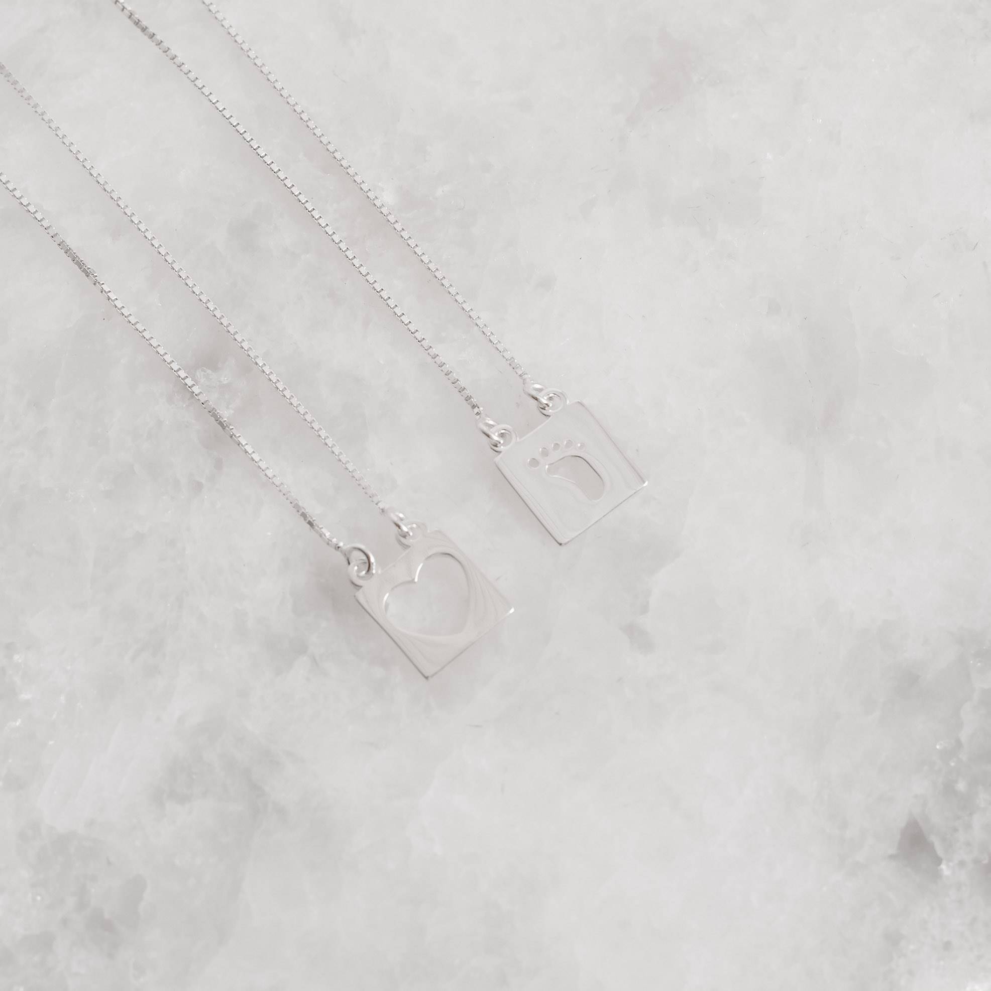 Imagem Escapulário placas pé e coração vazado v15 60cm