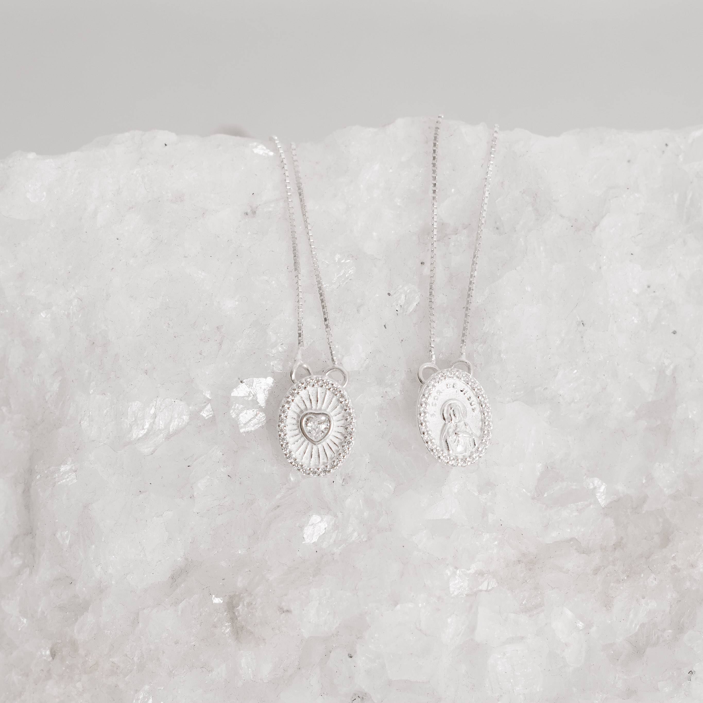 Imagem Escapulário medalhas Sagrado Coração e zircônia coração com cravejado v12 60cm