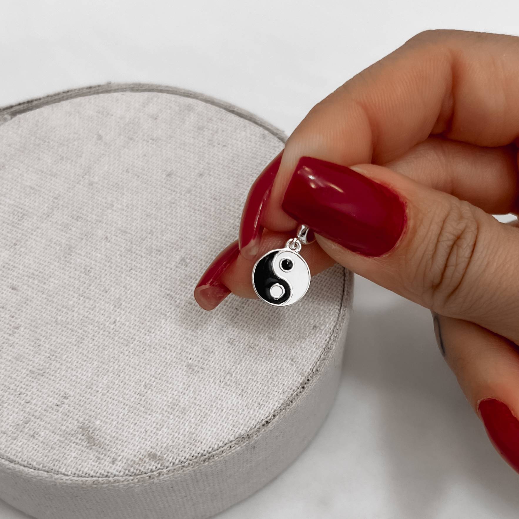 Imagem Secundária Berloque pingente Yin Yang 10mm resina