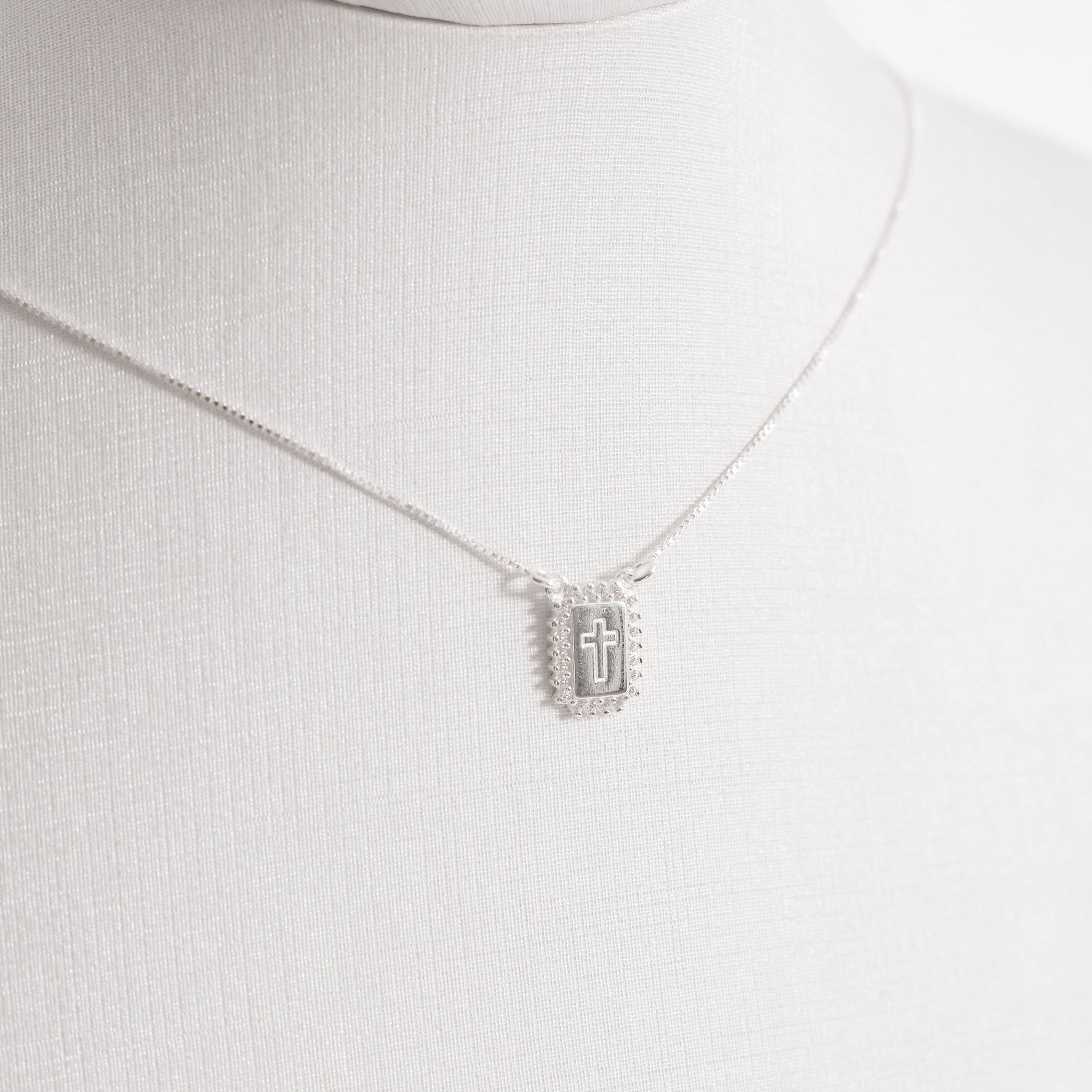 Imagem Secundária Escapulário medalhas cravejadas cruz e Jesus salva v12 60cm