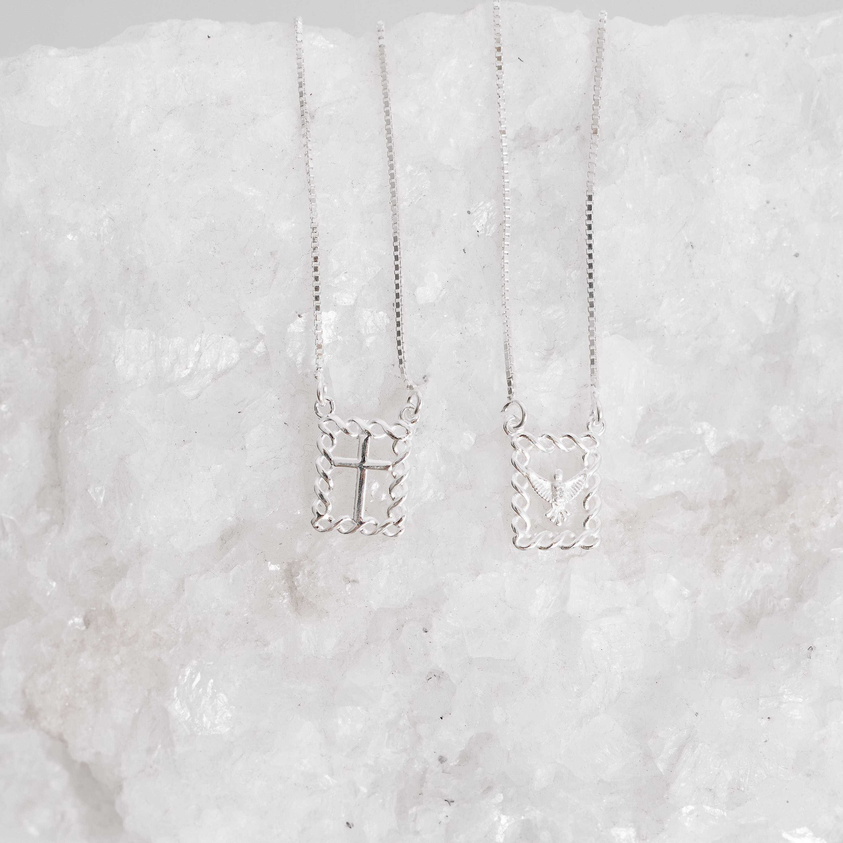 Imagem Escapulário medalhas trançadas cruz e Espírito Santo com zircônia v15 60cm