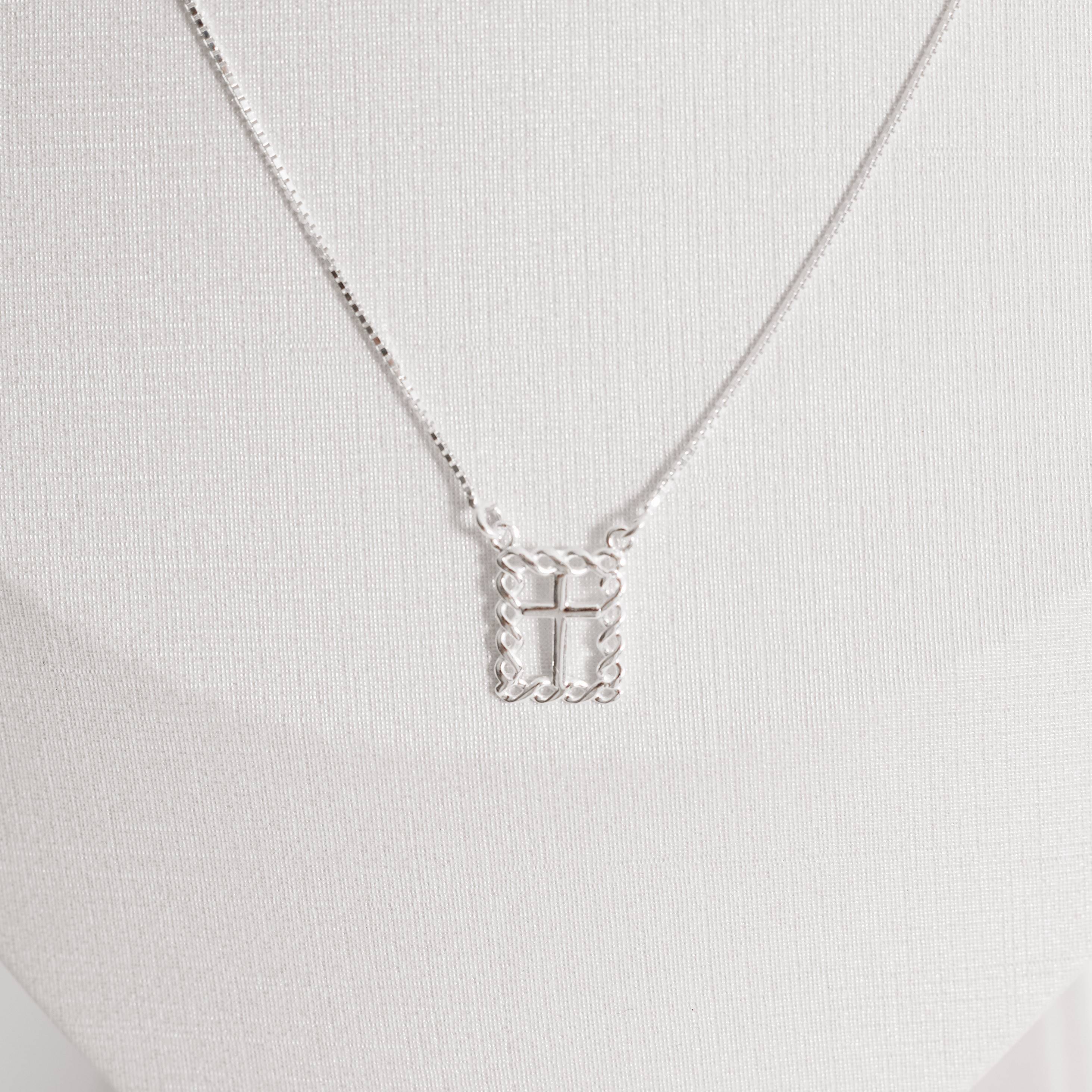 Imagem Secundária Escapulário medalhas trançadas cruz e Espírito Santo com zircônia v15 60cm