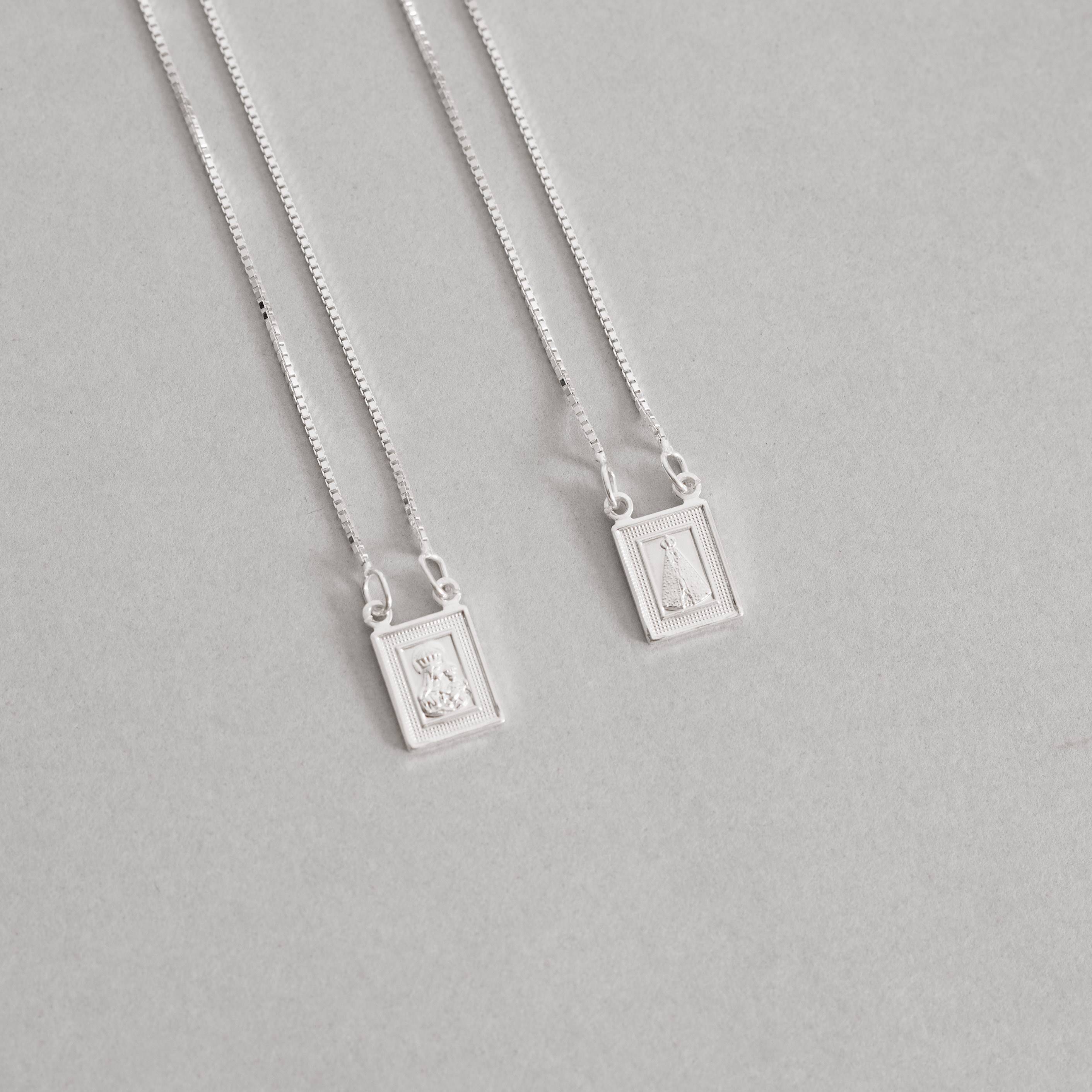 Imagem Escapulário medalhas Nsa. Sra. Aparecida e Nsa. Sra. do Carmo verso Salmos v15 60cm