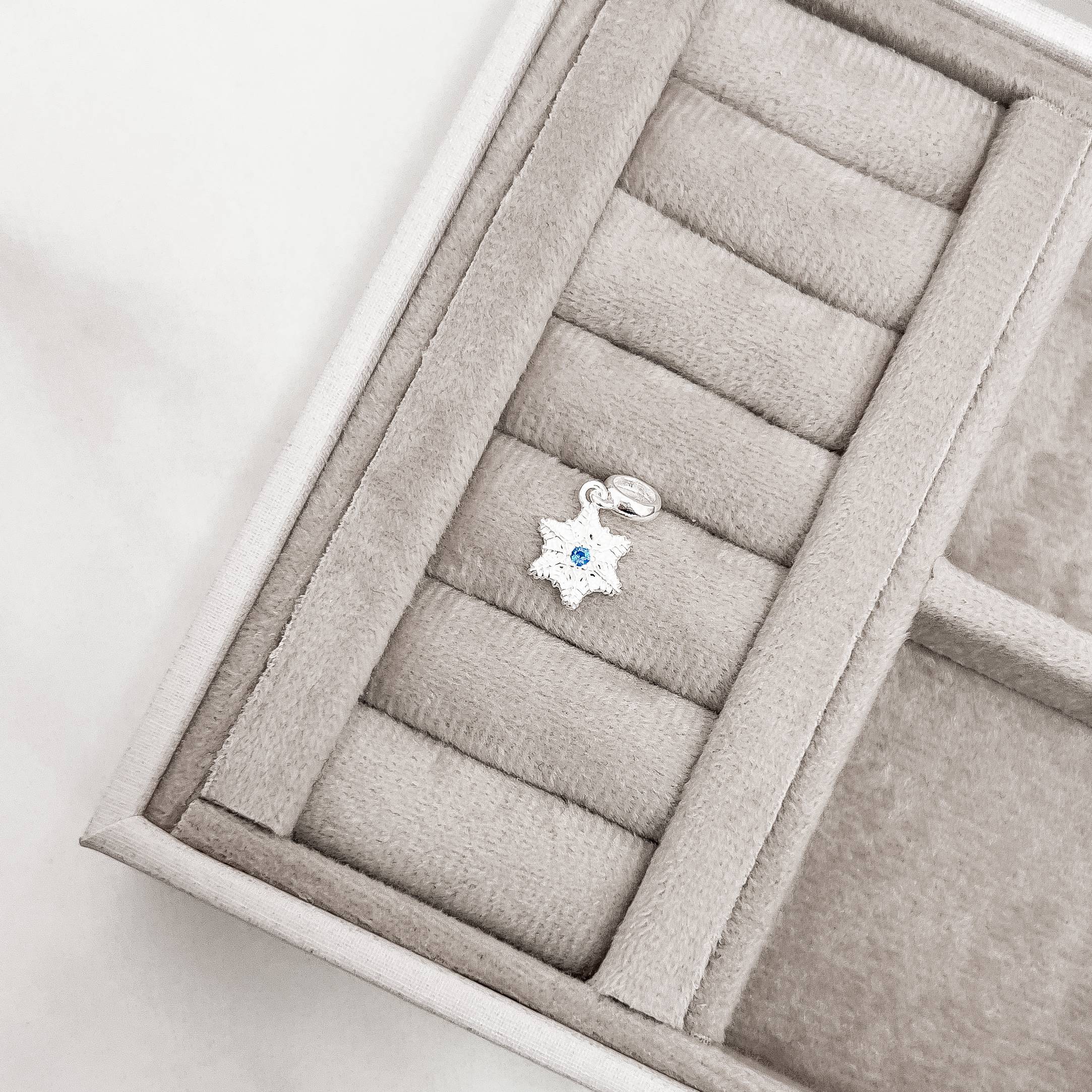 Imagem Berloque pingente floco de neve detalhe zircônia azul 11mm