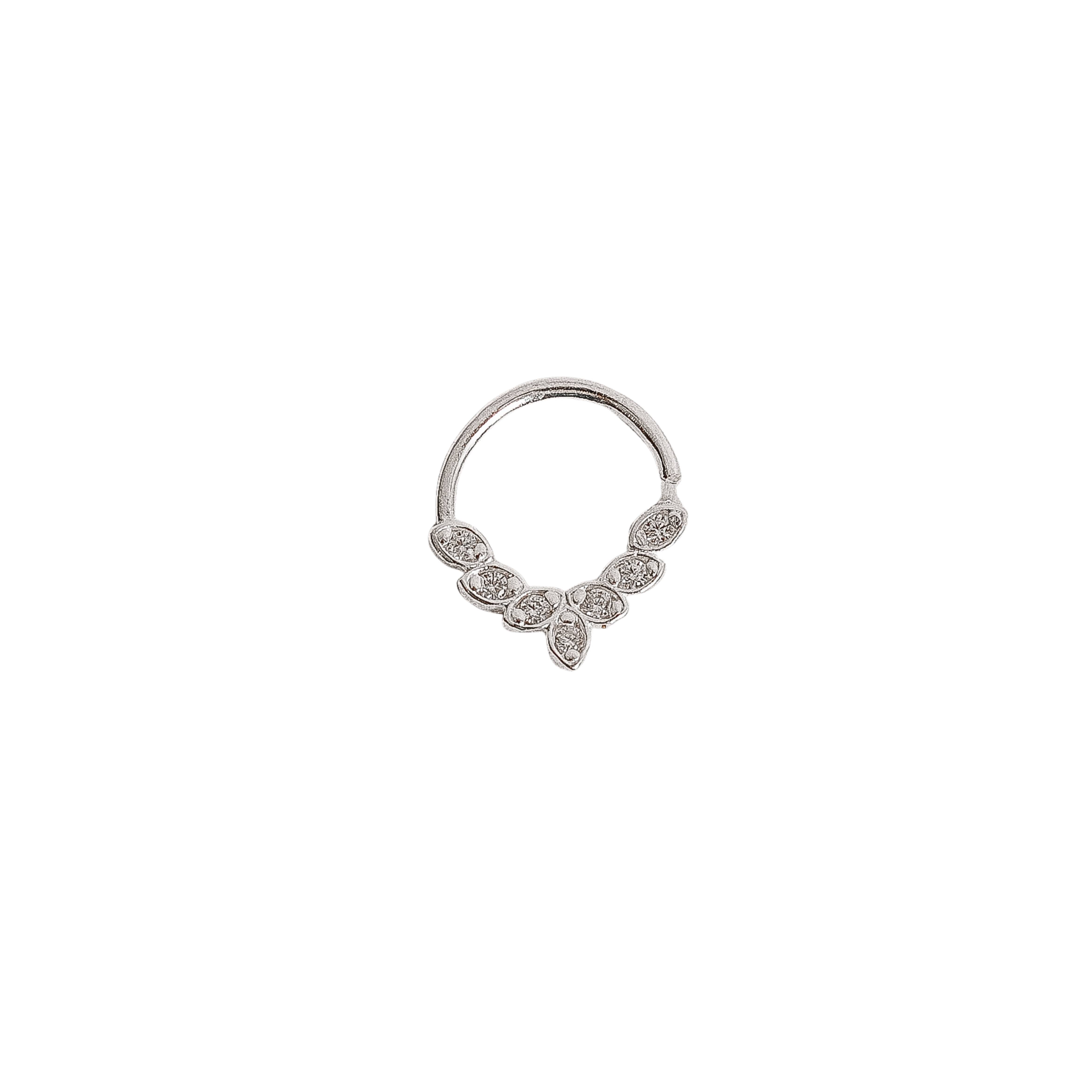 Imagem Piercing argola 10mm 7 zircônias orelha esquerda