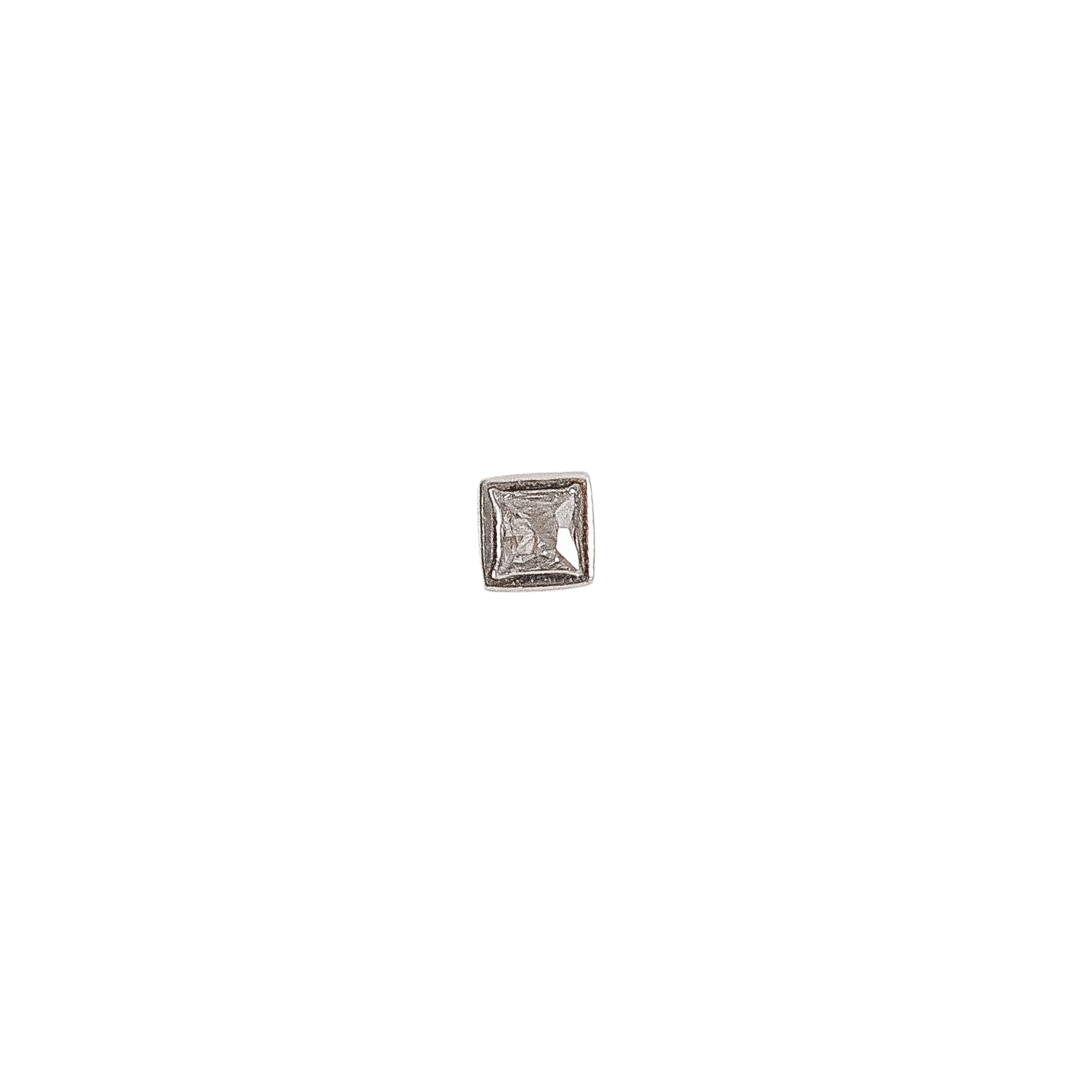 Piercing haste zircônia quadrada embutida 4mm