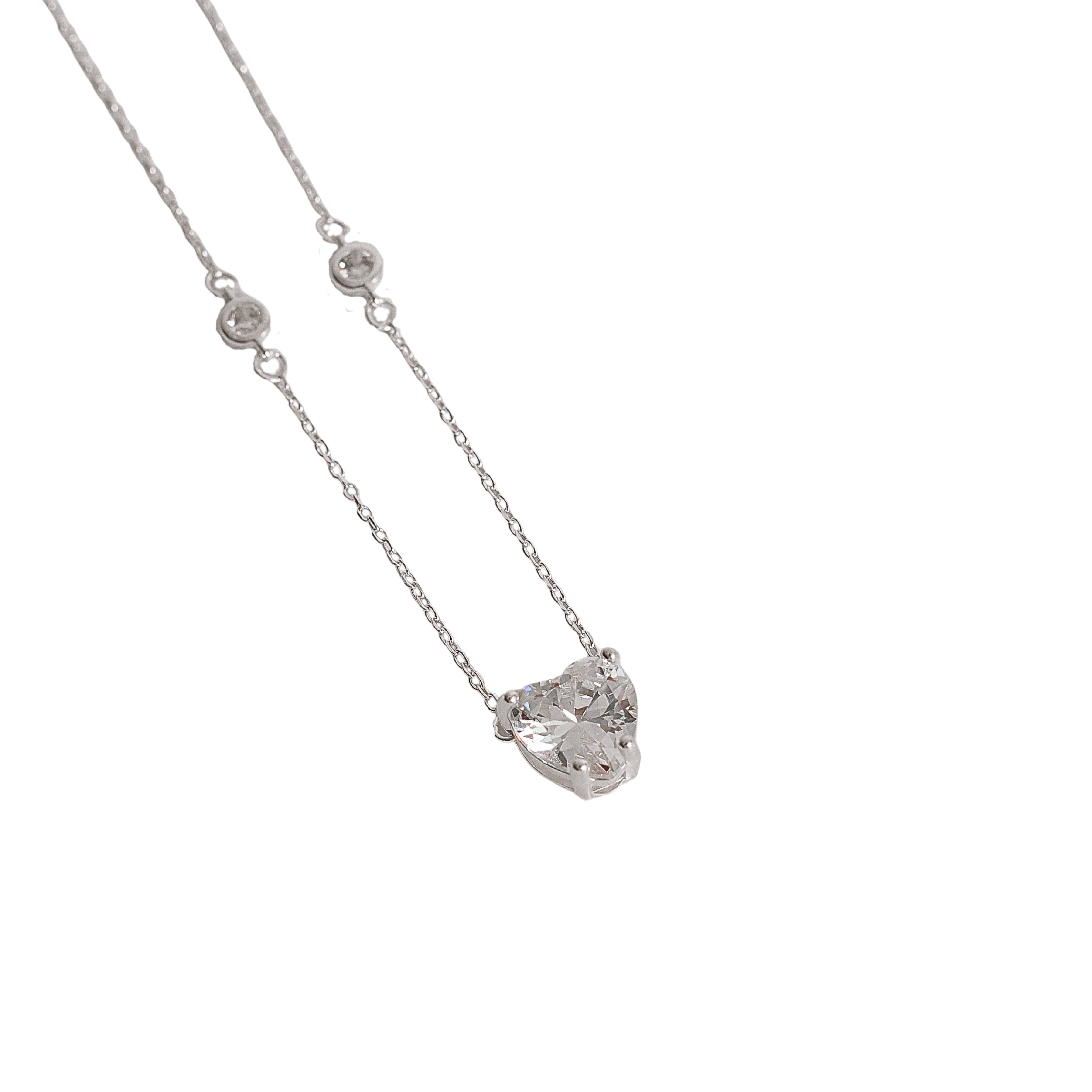 Imagem Colar entremeios zircônias redonda e coração 8mm 40+5cm