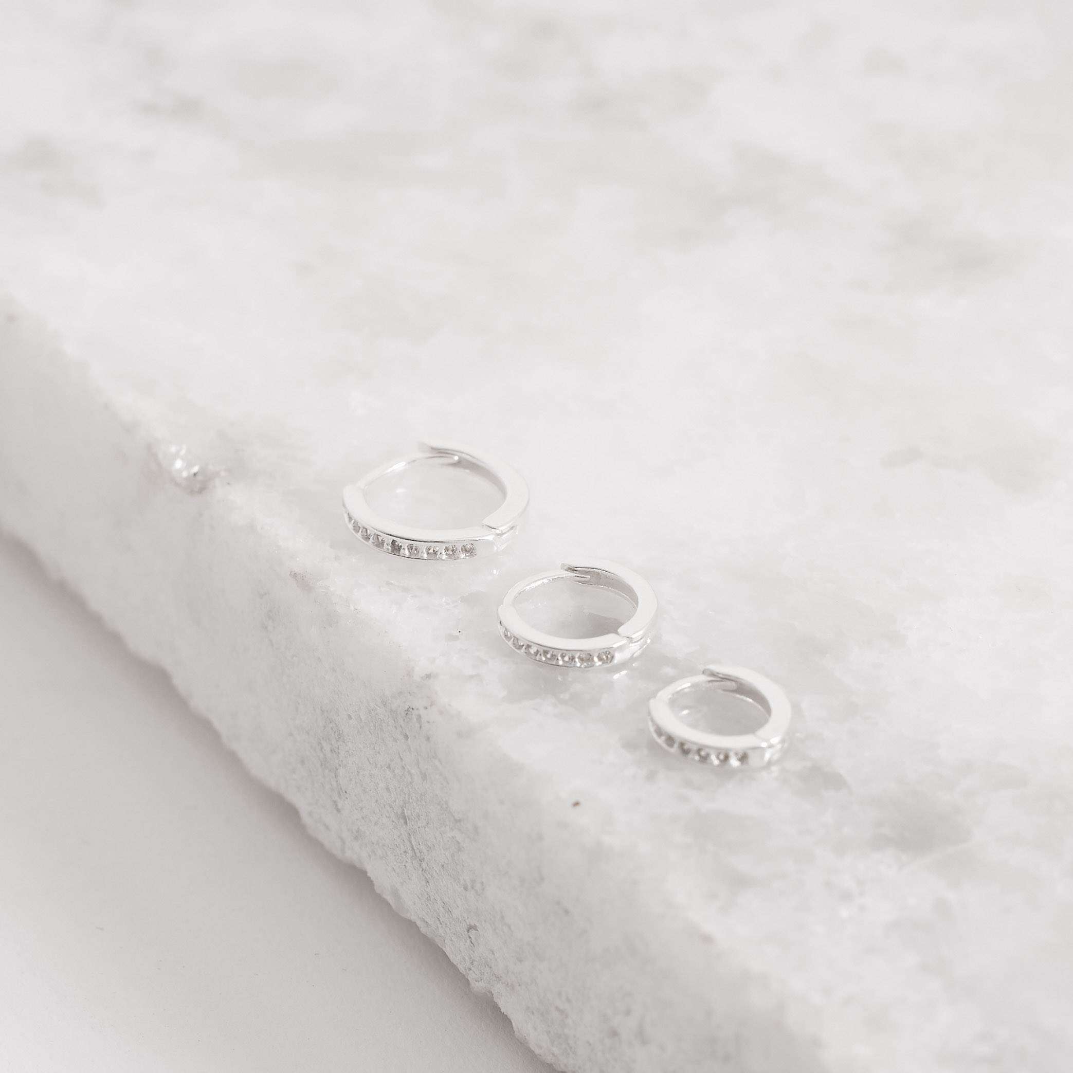 Imagem Secundária Trio argolas click 9, 10 e 12mm cravejada fio quadrado