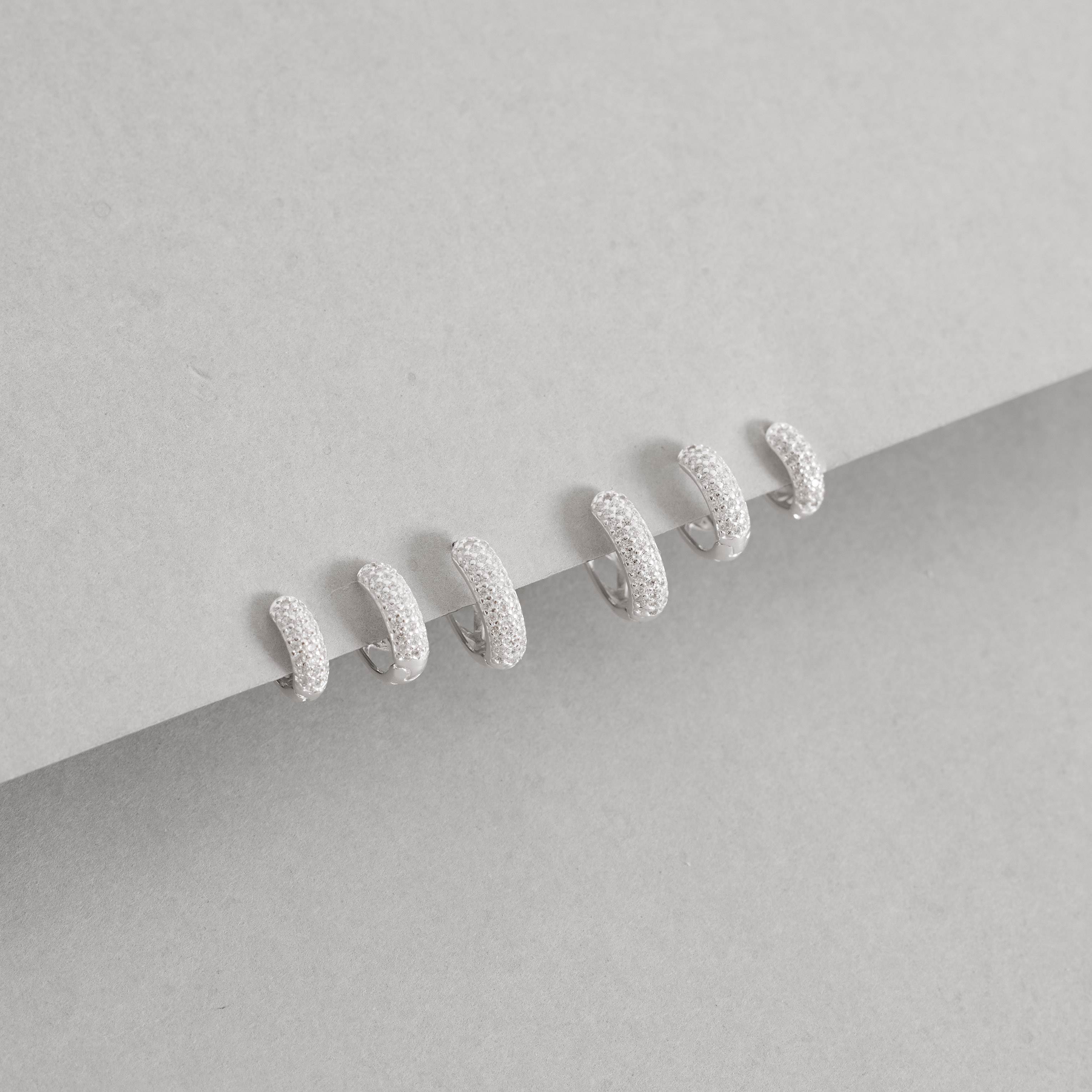 Imagem Trio argolas click 9, 11 e 13mm cravejada detalhe geométrico