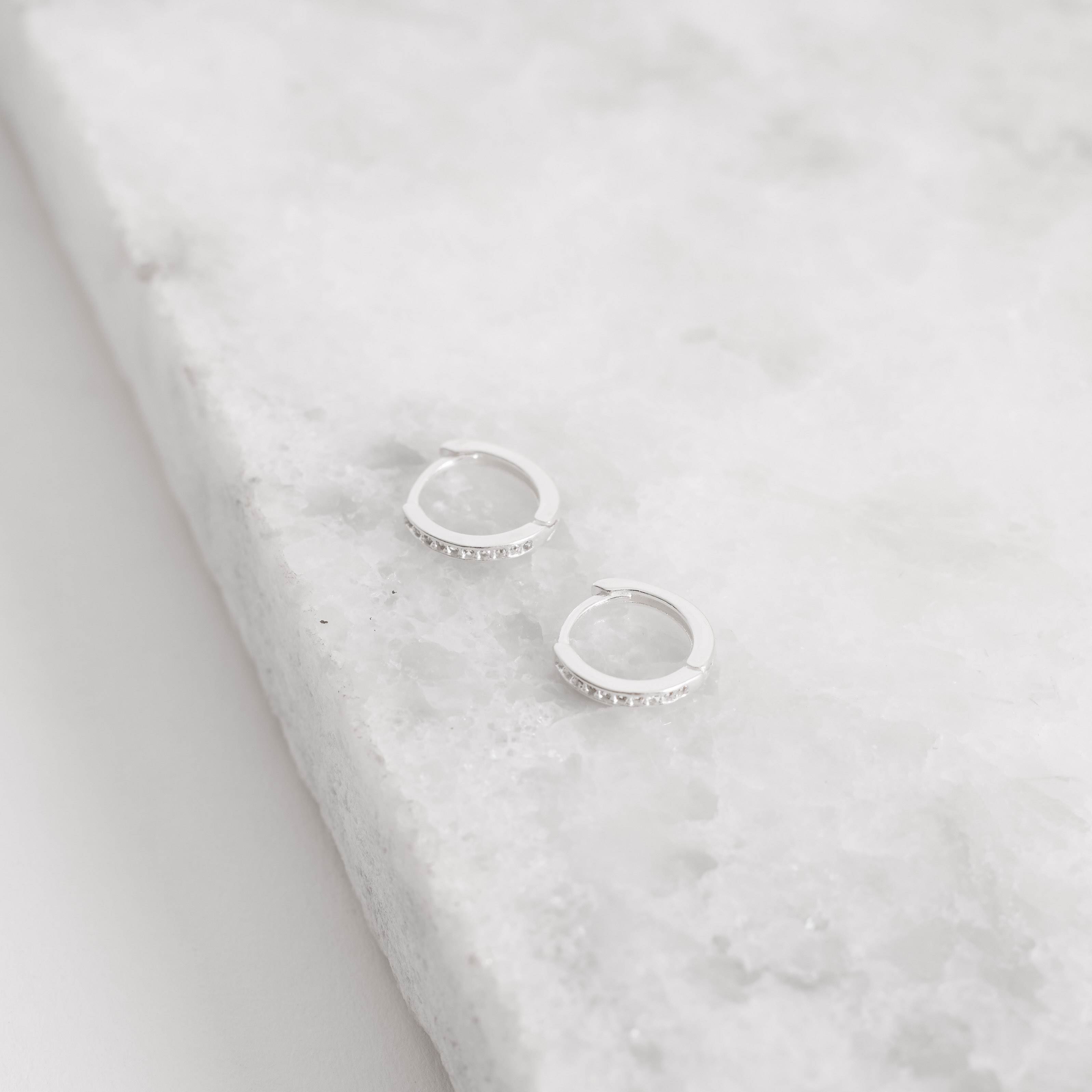 Imagem Secundária Argola click 12mm cravejada fio quadrado