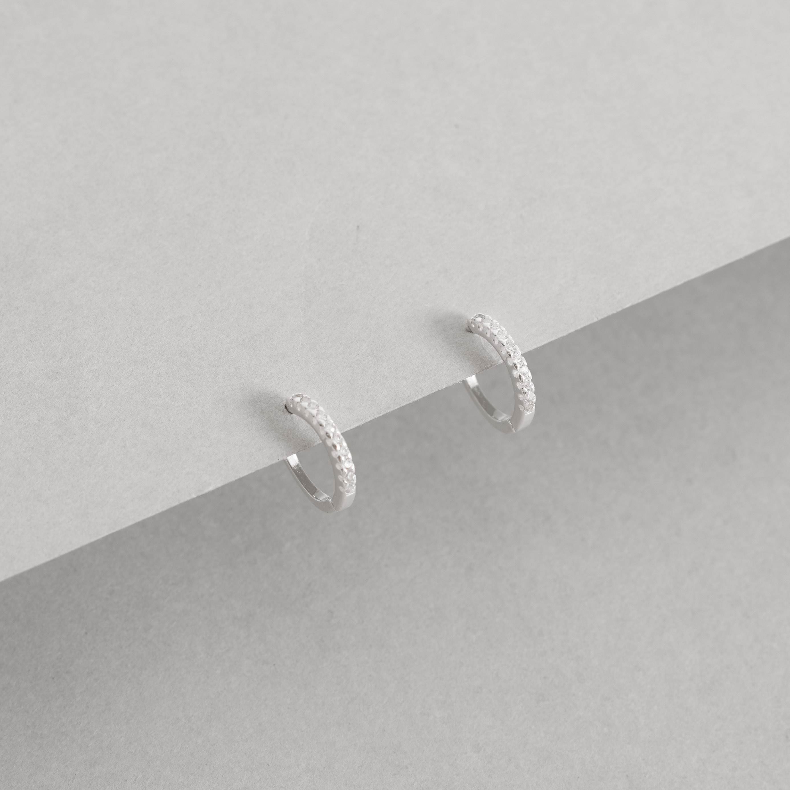 Imagem Argola redonda click 12mm cravejada cristal