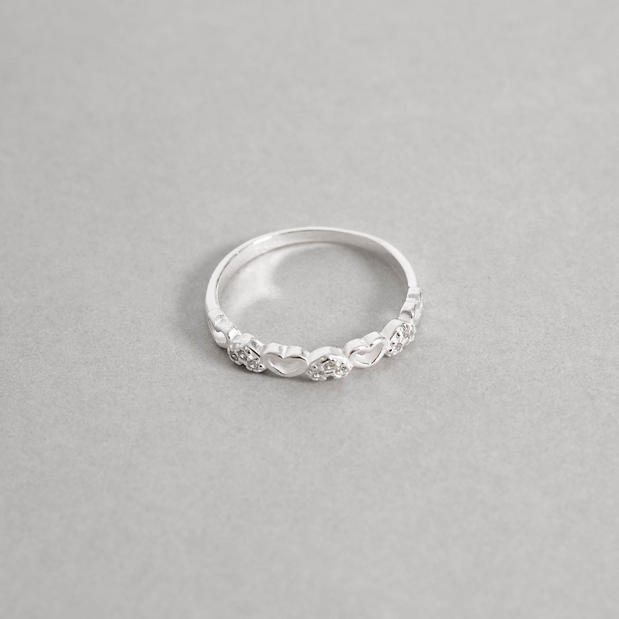 Imagem Secundária Anel corações vazados e cravejados