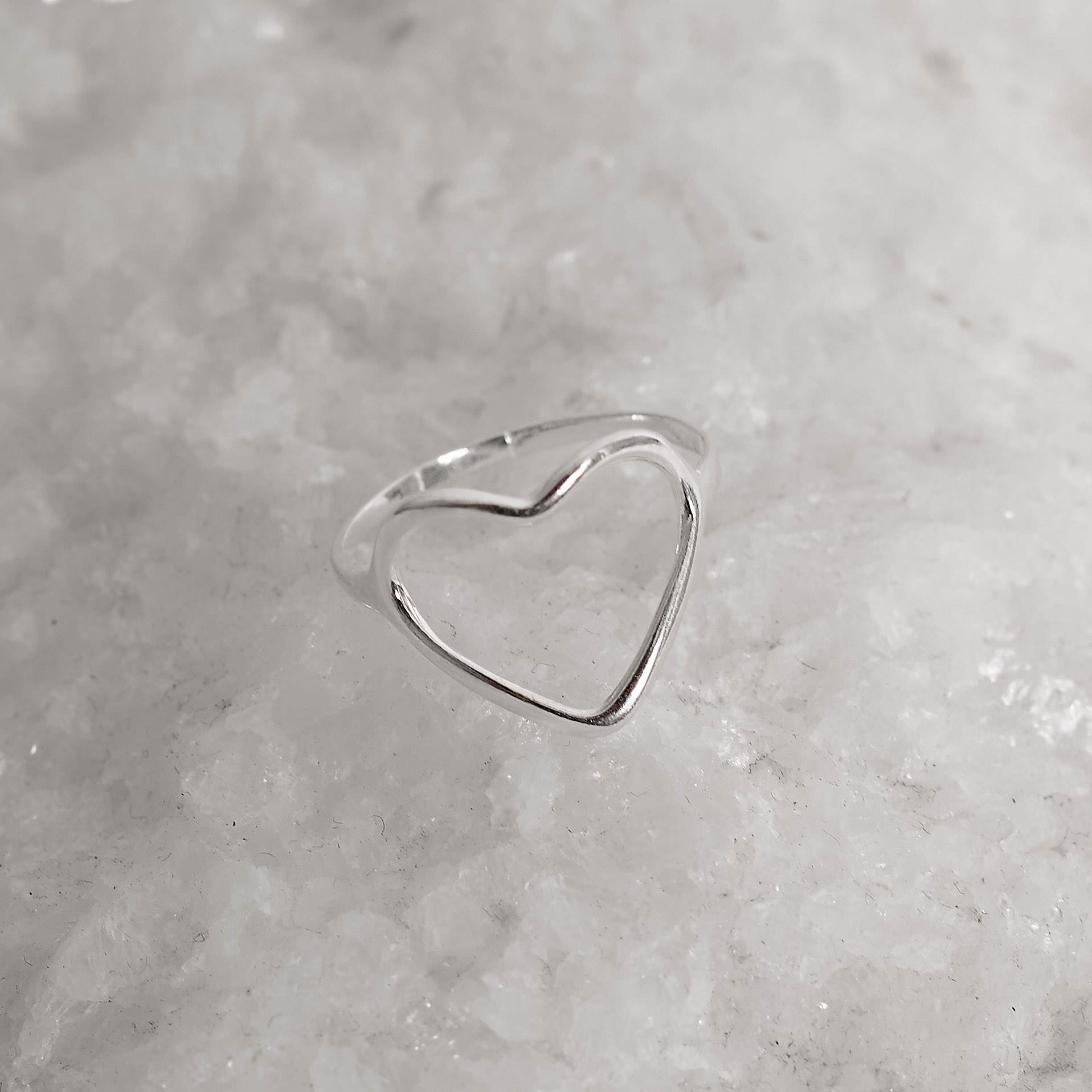 Imagem Secundária Anel coração vazado 12mm