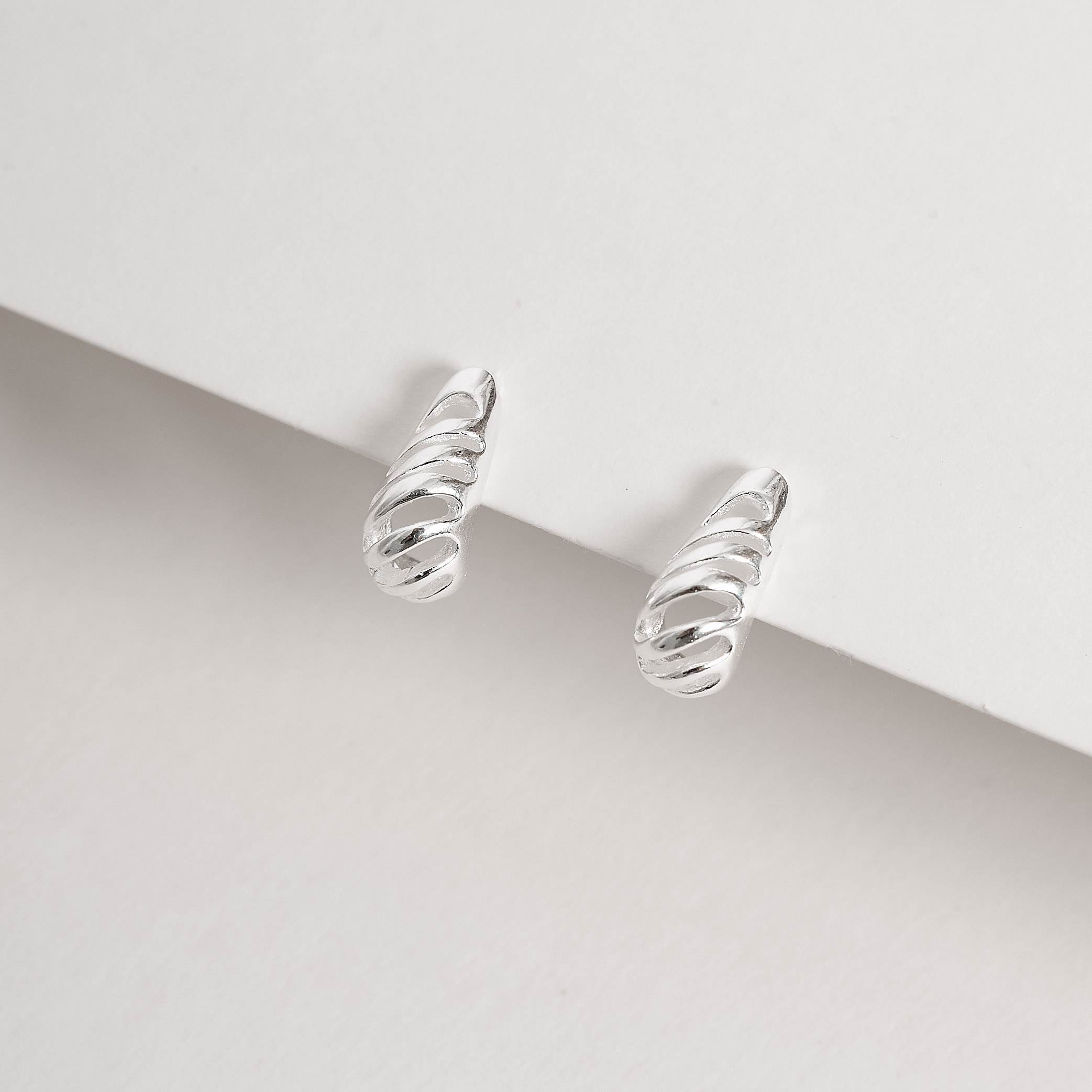 Imagem Brinco gota pesada desenhada 11mm